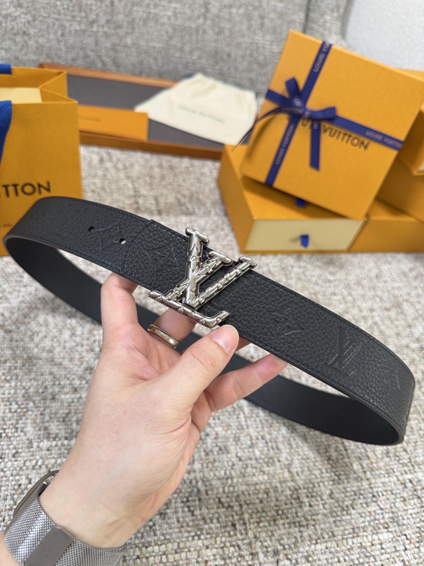 Louis Vuitton LV腰带 Dimension皮底系列 原厂五金 精致手工绘边 柔软舒适 宽4