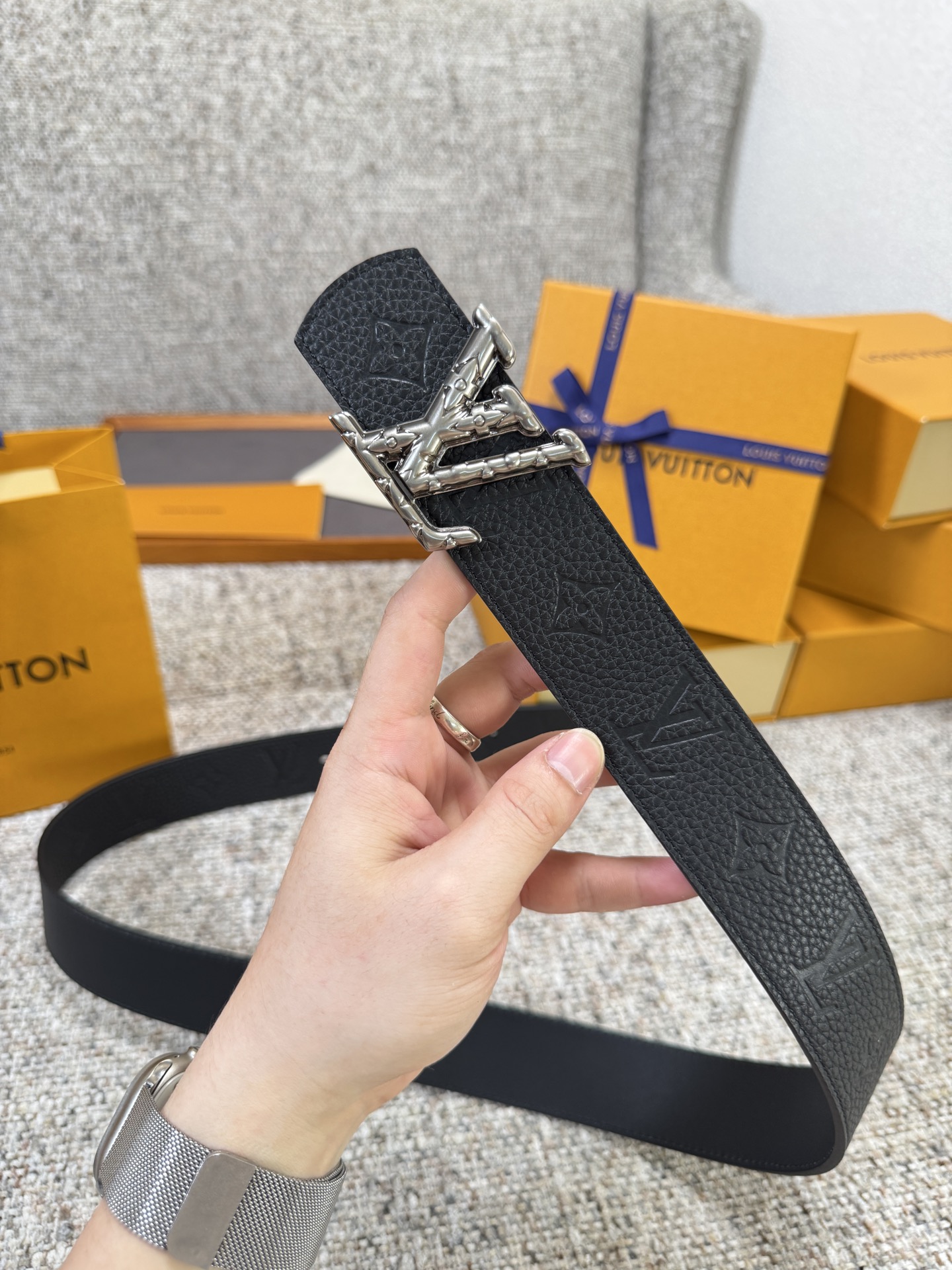 Louis Vuitton LV腰带 Dimension皮底系列 原厂五金 精致手工绘边 柔软舒适 宽4