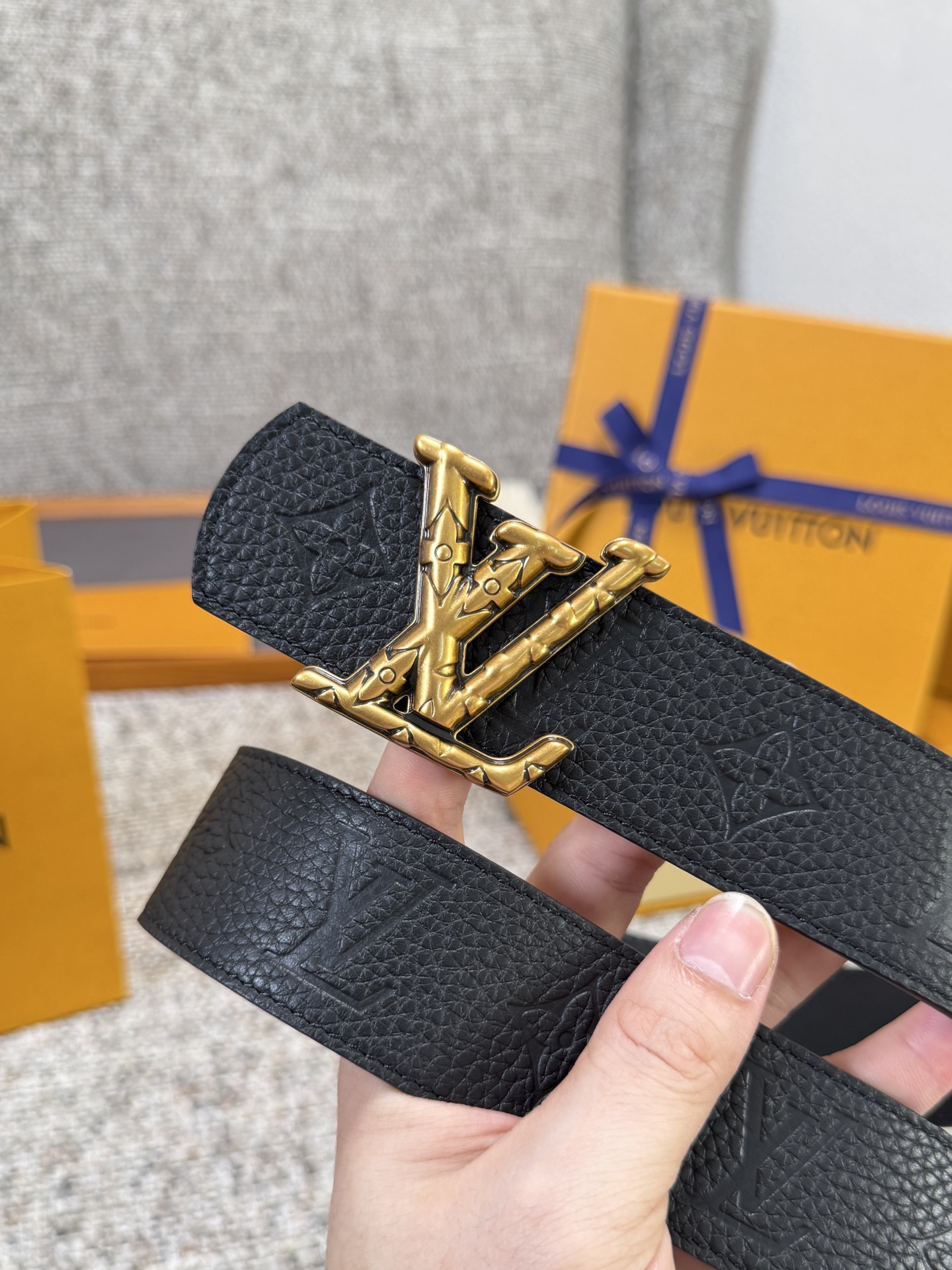 Louis Vuitton LV腰带 Dimension皮底系列 原厂五金 精致手工绘边 柔软舒适 宽4