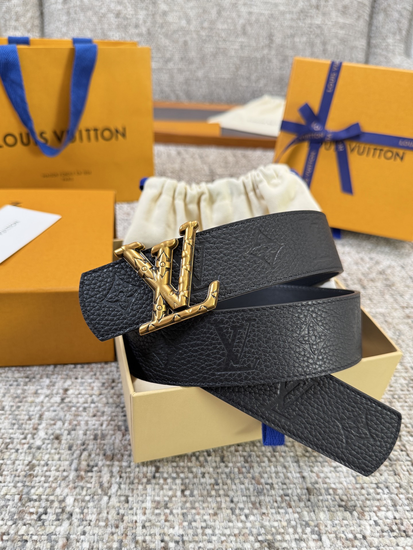 Louis Vuitton LV腰带 Dimension皮底系列 原厂五金 精致手工绘边 柔软舒适 宽4