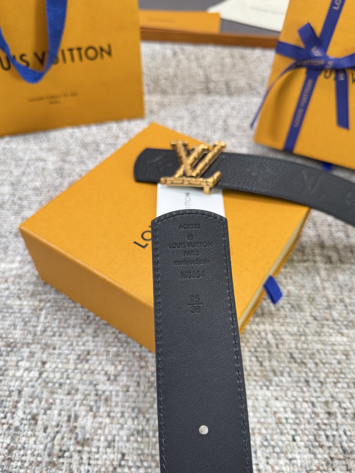 Louis Vuitton LV腰带 Dimension皮底系列 原厂五金 精致手工绘边 柔软舒适 宽4