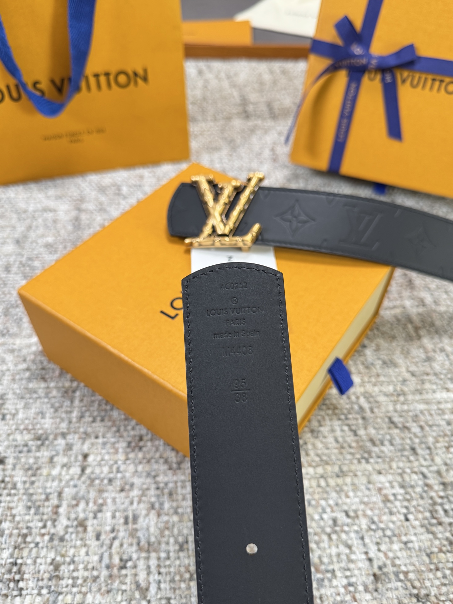 Louis Vuitton LV腰带 Dimension皮底系列 原厂五金 精致手工绘边 柔软舒适 宽4
