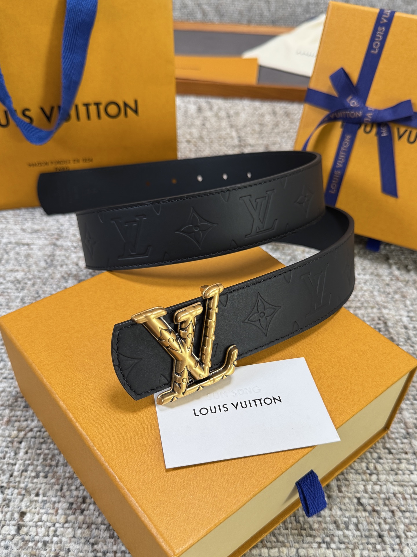Louis Vuitton LV腰带 Dimension皮底系列 原厂五金 精致手工绘边 柔软舒适 宽4