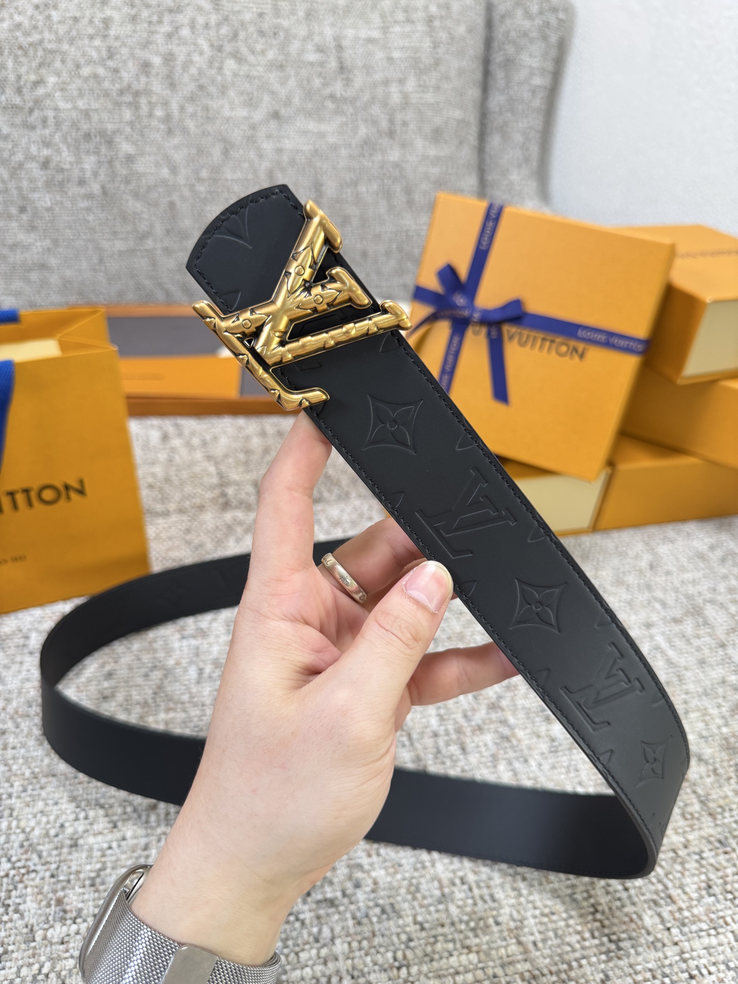 Louis Vuitton LV腰带 Dimension皮底系列 原厂五金 精致手工绘边 柔软舒适 宽4