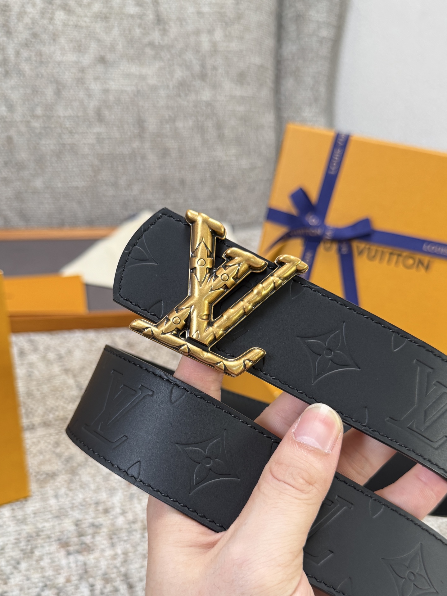 Louis Vuitton LV腰带 Dimension皮底系列 原厂五金 精致手工绘边 柔软舒适 宽4