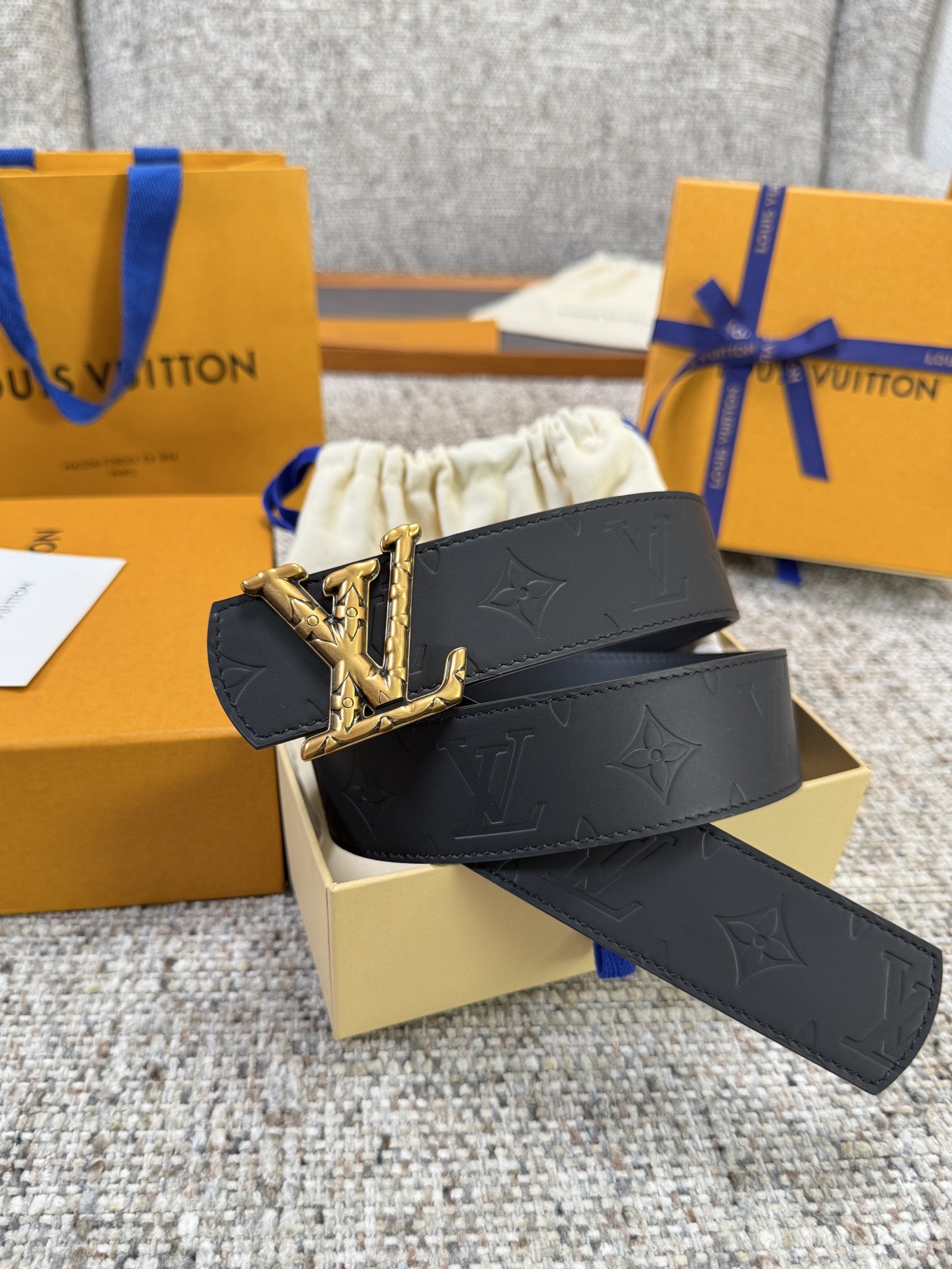 Louis Vuitton LV腰带 Dimension皮底系列 原厂五金 精致手工绘边 柔软舒适 宽4