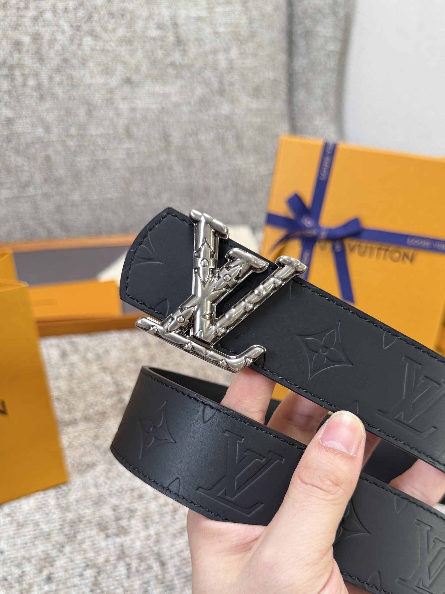 Louis Vuitton LV腰带 Dimension皮底系列 原厂五金 精致手工绘边 柔软舒适 宽4