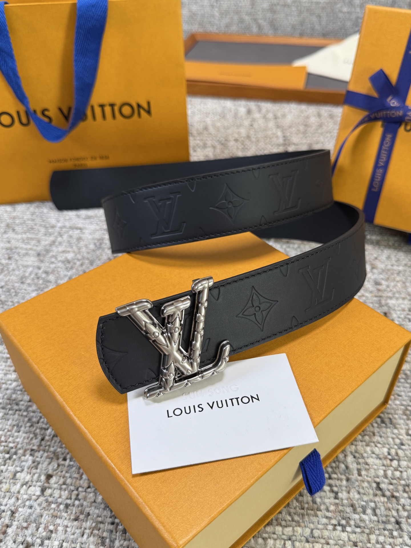 Louis Vuitton LV腰带 Dimension皮底系列 原厂五金 精致手工绘边 柔软舒适 宽4