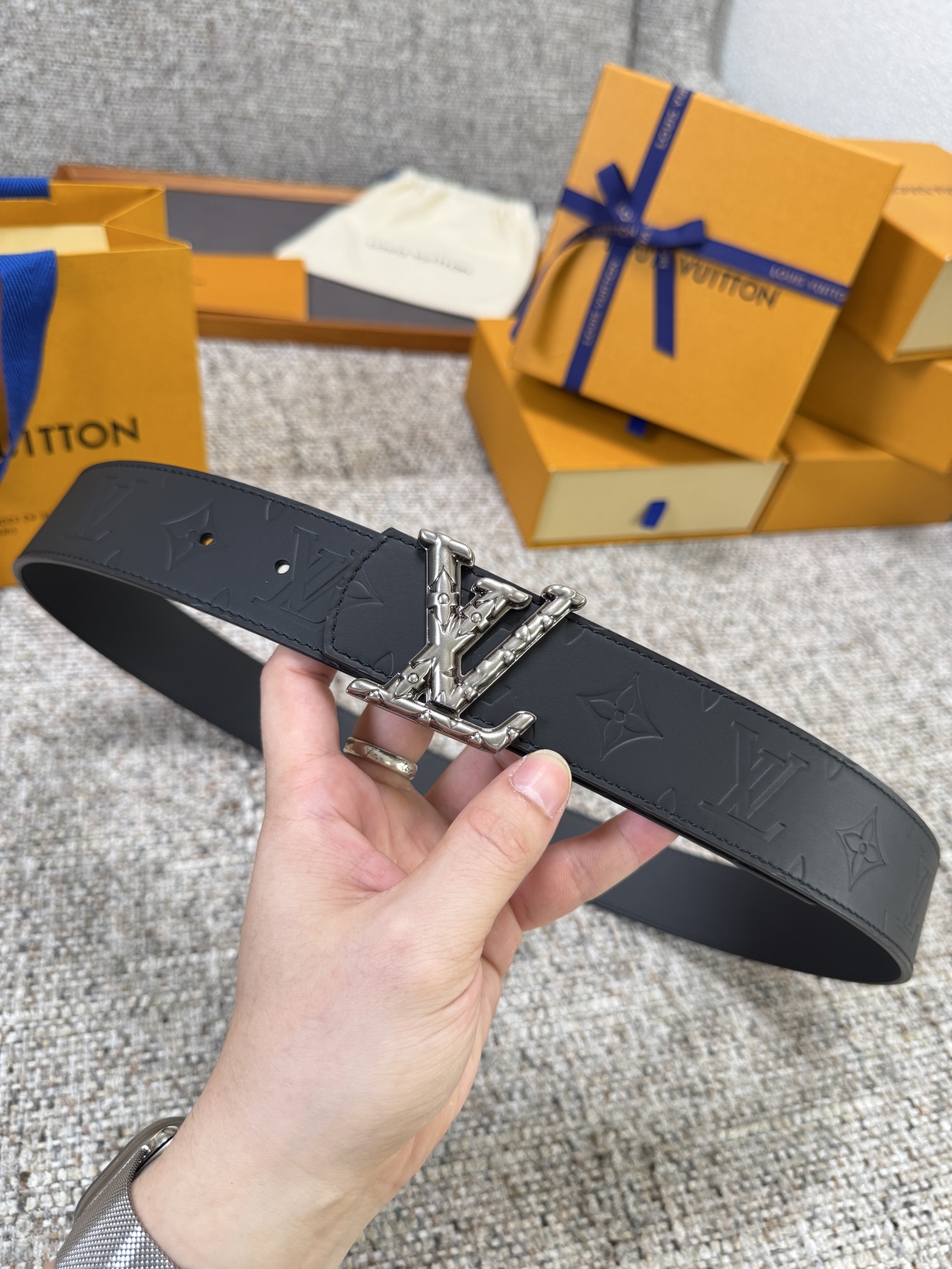 Louis Vuitton LV腰带 Dimension皮底系列 原厂五金 精致手工绘边 柔软舒适 宽4