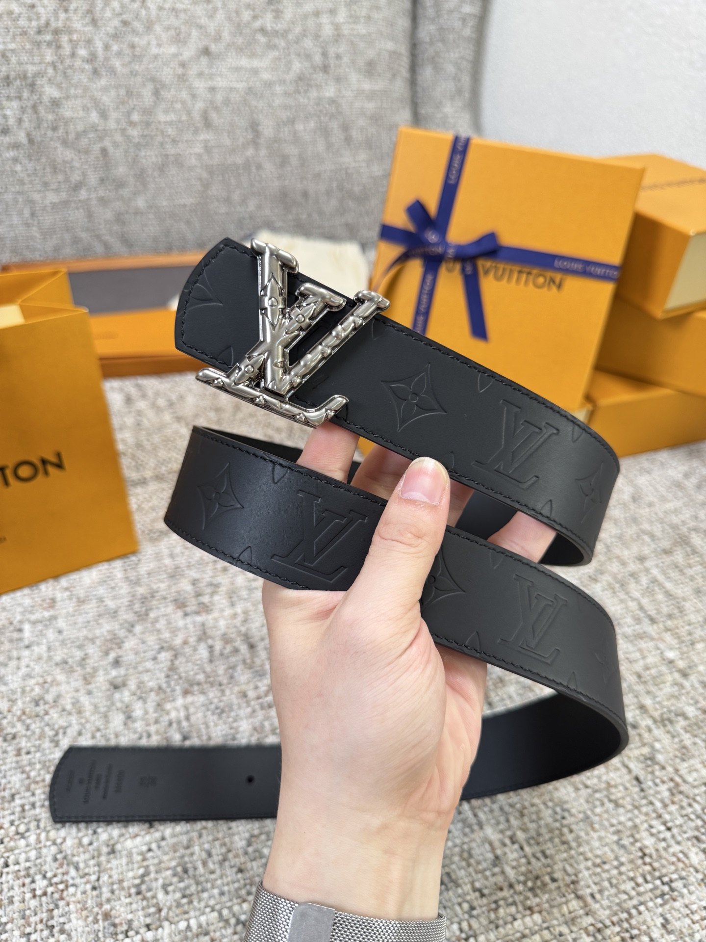 Louis Vuitton LV腰带 Dimension皮底系列 原厂五金 精致手工绘边 柔软舒适 宽4
