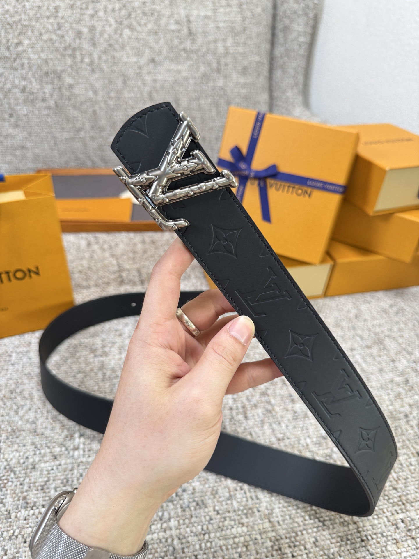 Louis Vuitton LV腰带 Dimension皮底系列 原厂五金 精致手工绘边 柔软舒适 宽4