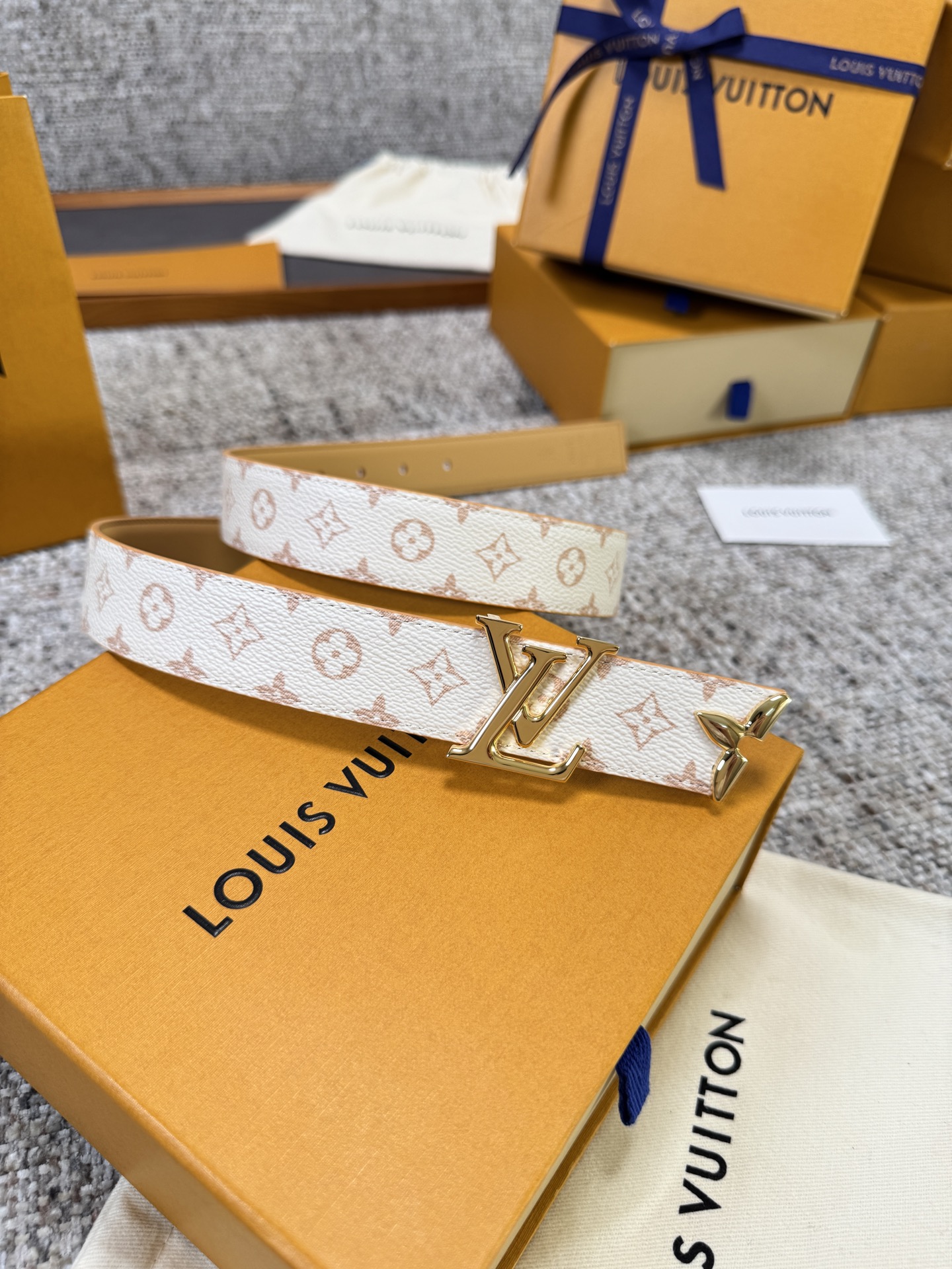 Louis Vuitton LV腰带 老花皮底两件套系列 原厂五金 精致手工绘边 柔软舒适 宽3.0