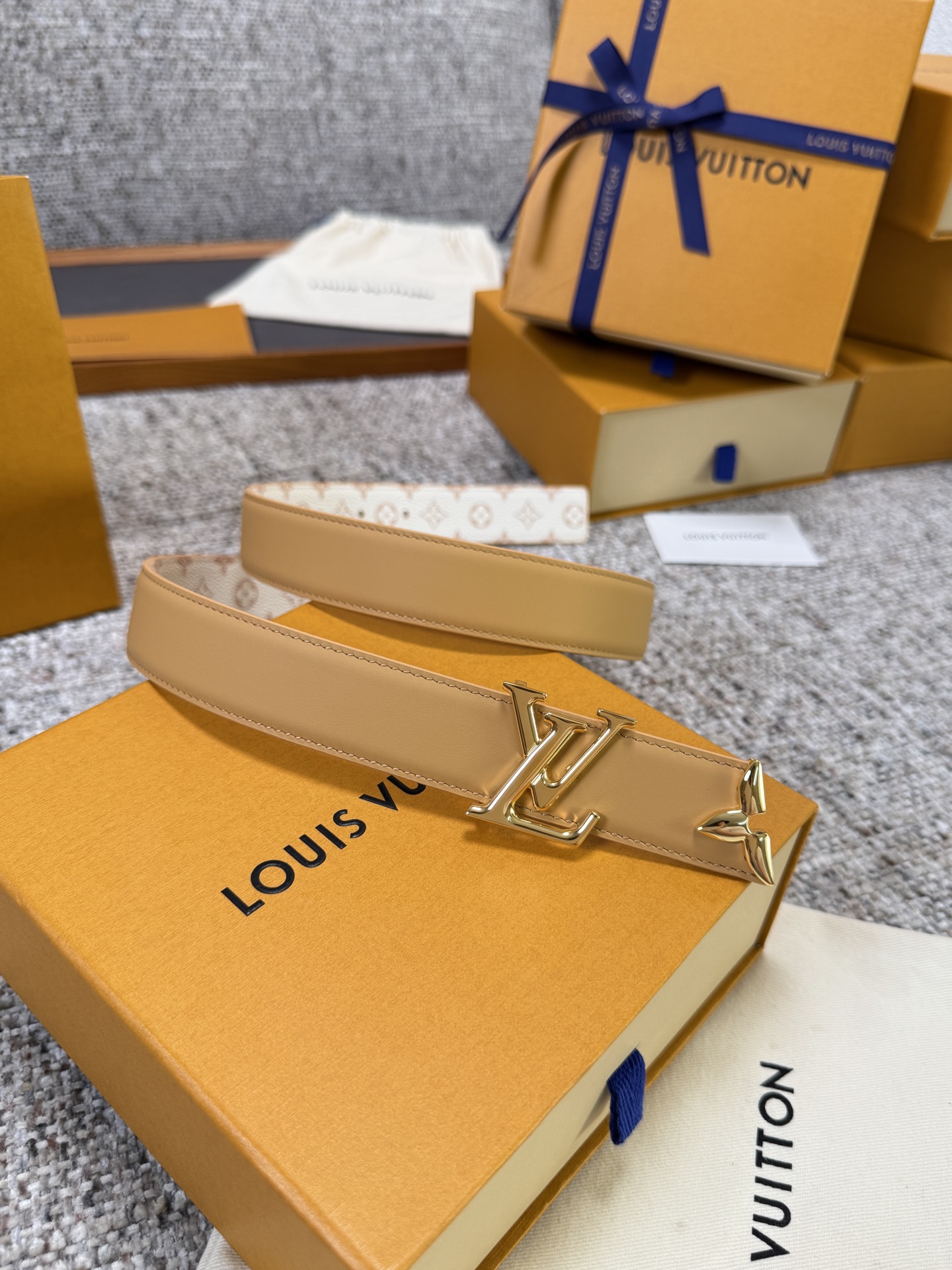 Louis Vuitton LV腰带 老花皮底两件套系列 原厂五金 精致手工绘边 柔软舒适 宽3.0