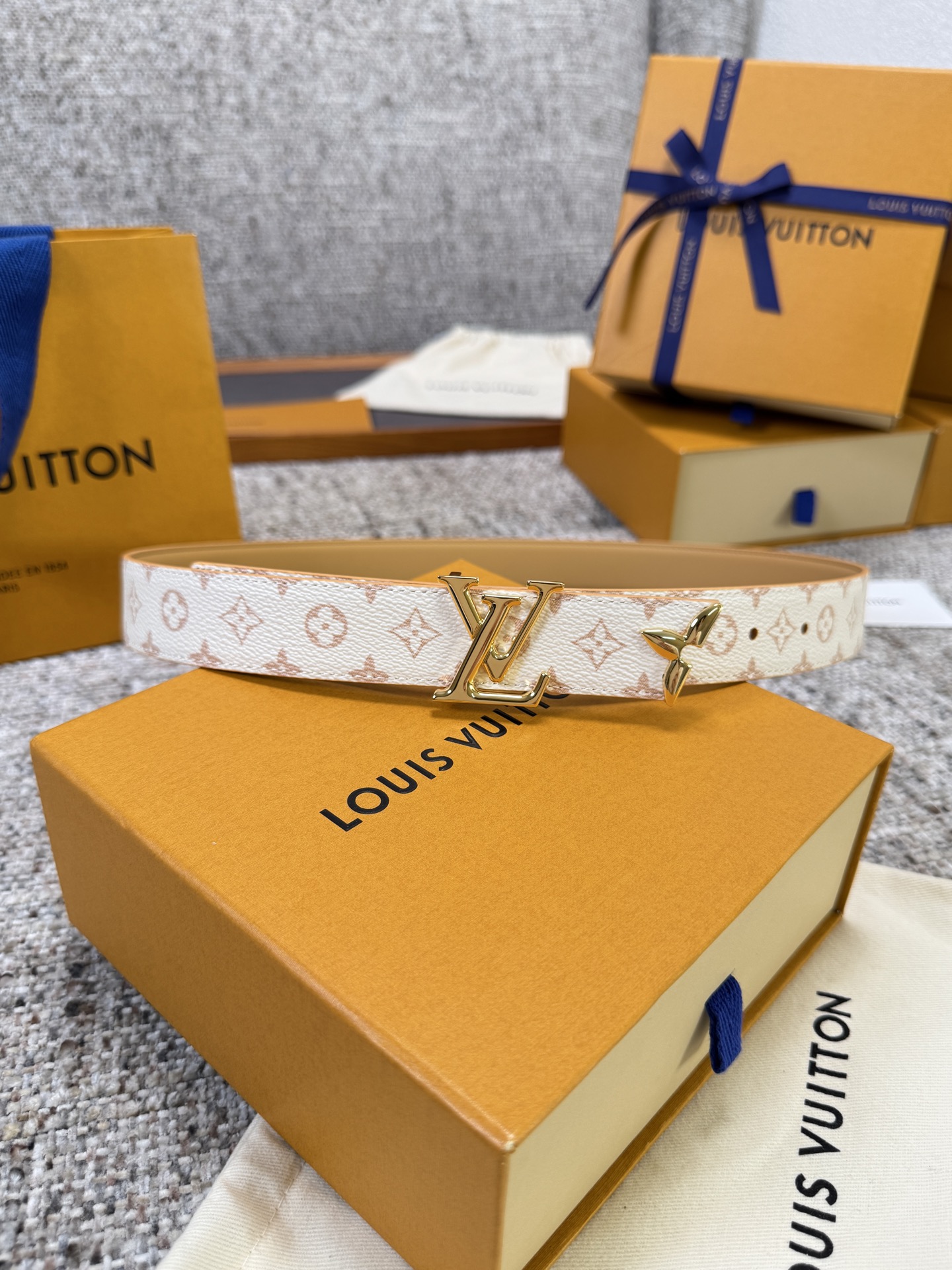 Louis Vuitton LV腰带 老花皮底两件套系列 原厂五金 精致手工绘边 柔软舒适 宽3.0