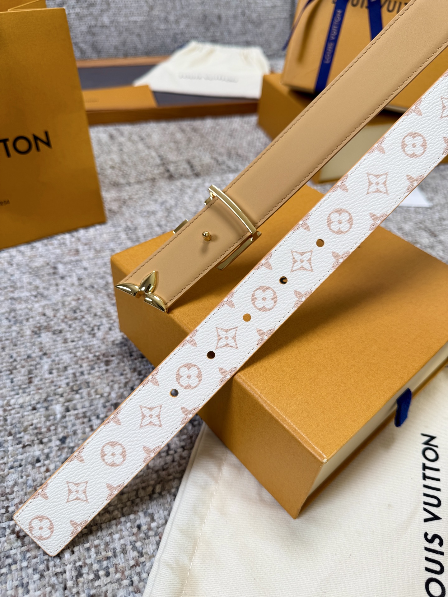 Louis Vuitton LV腰带 老花皮底两件套系列 原厂五金 精致手工绘边 柔软舒适 宽3.0