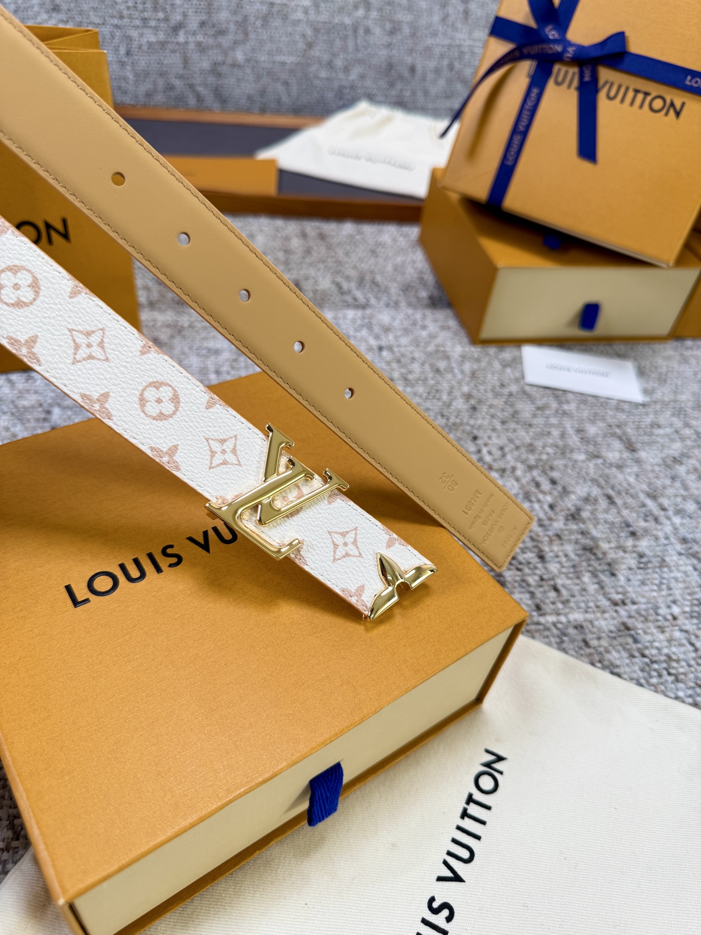 Louis Vuitton LV腰带 老花皮底两件套系列 原厂五金 精致手工绘边 柔软舒适 宽3.0