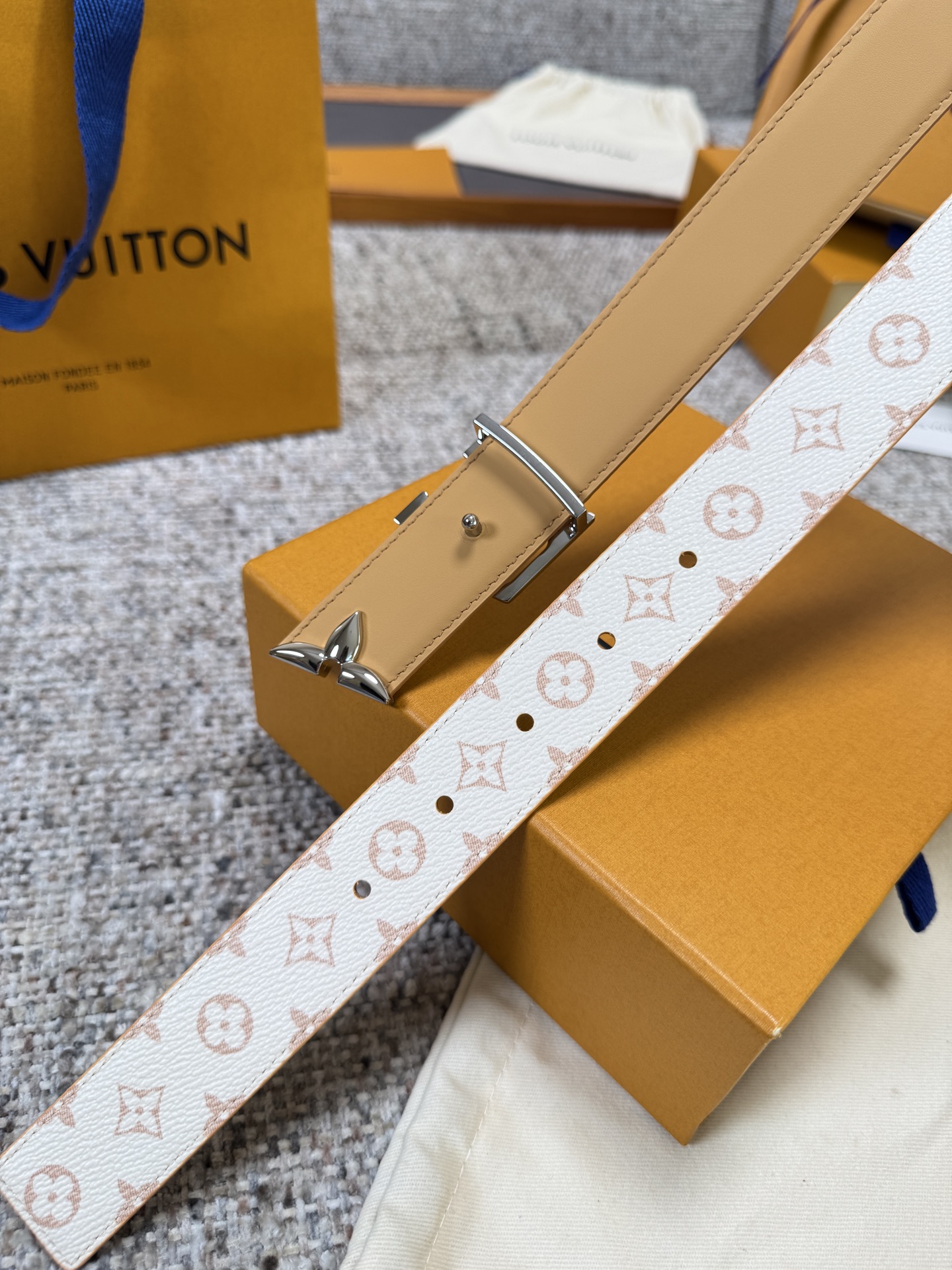 Louis Vuitton LV腰带 老花皮底两件套系列 原厂五金 精致手工绘边 柔软舒适 宽3.0