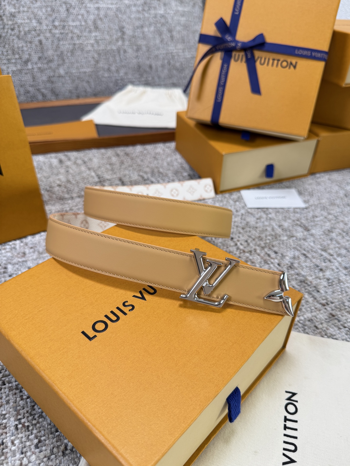 Louis Vuitton LV腰带 老花皮底两件套系列 原厂五金 精致手工绘边 柔软舒适 宽3.0