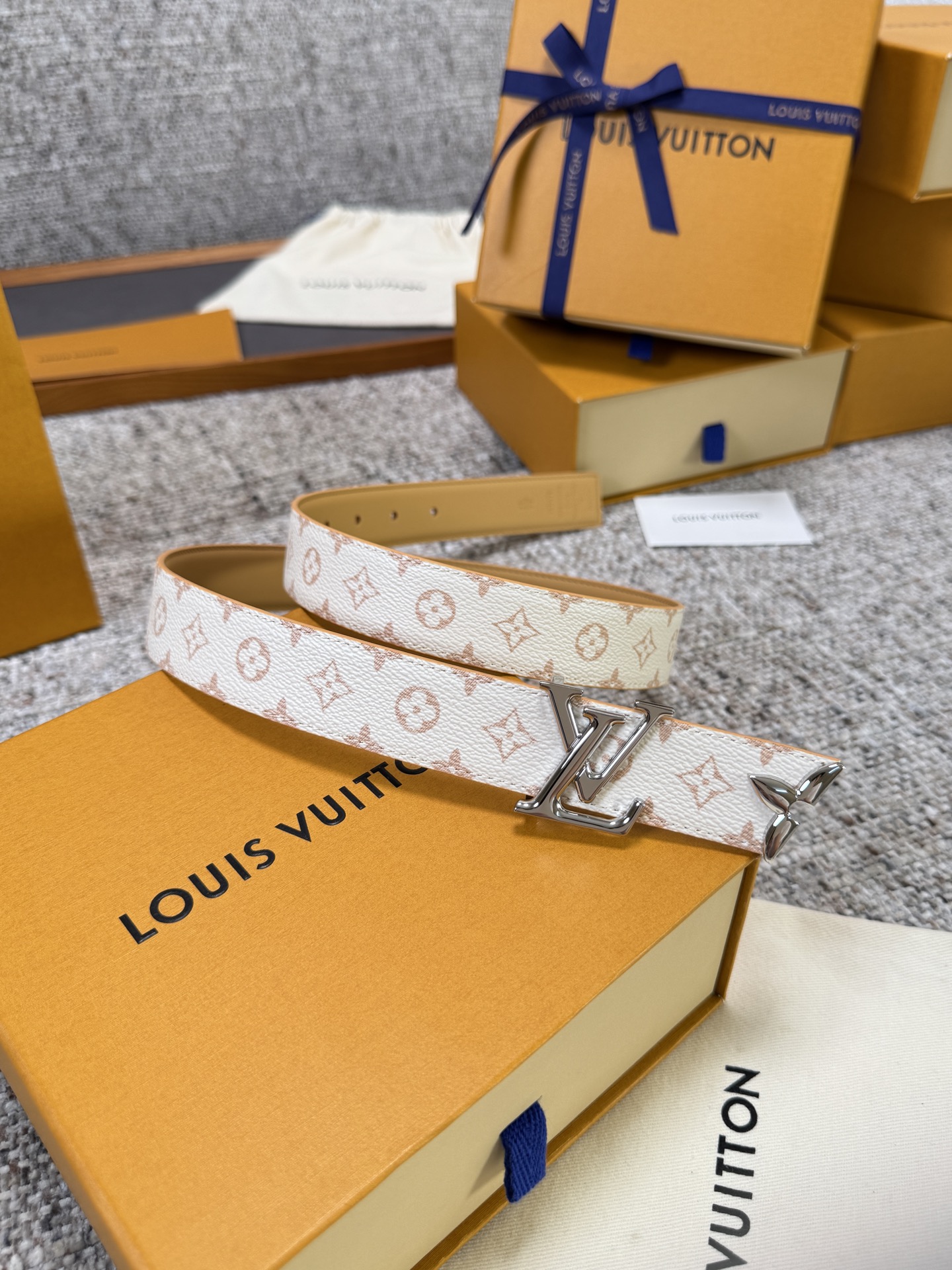 Louis Vuitton LV腰带 老花皮底两件套系列 原厂五金 精致手工绘边 柔软舒适 宽3.0