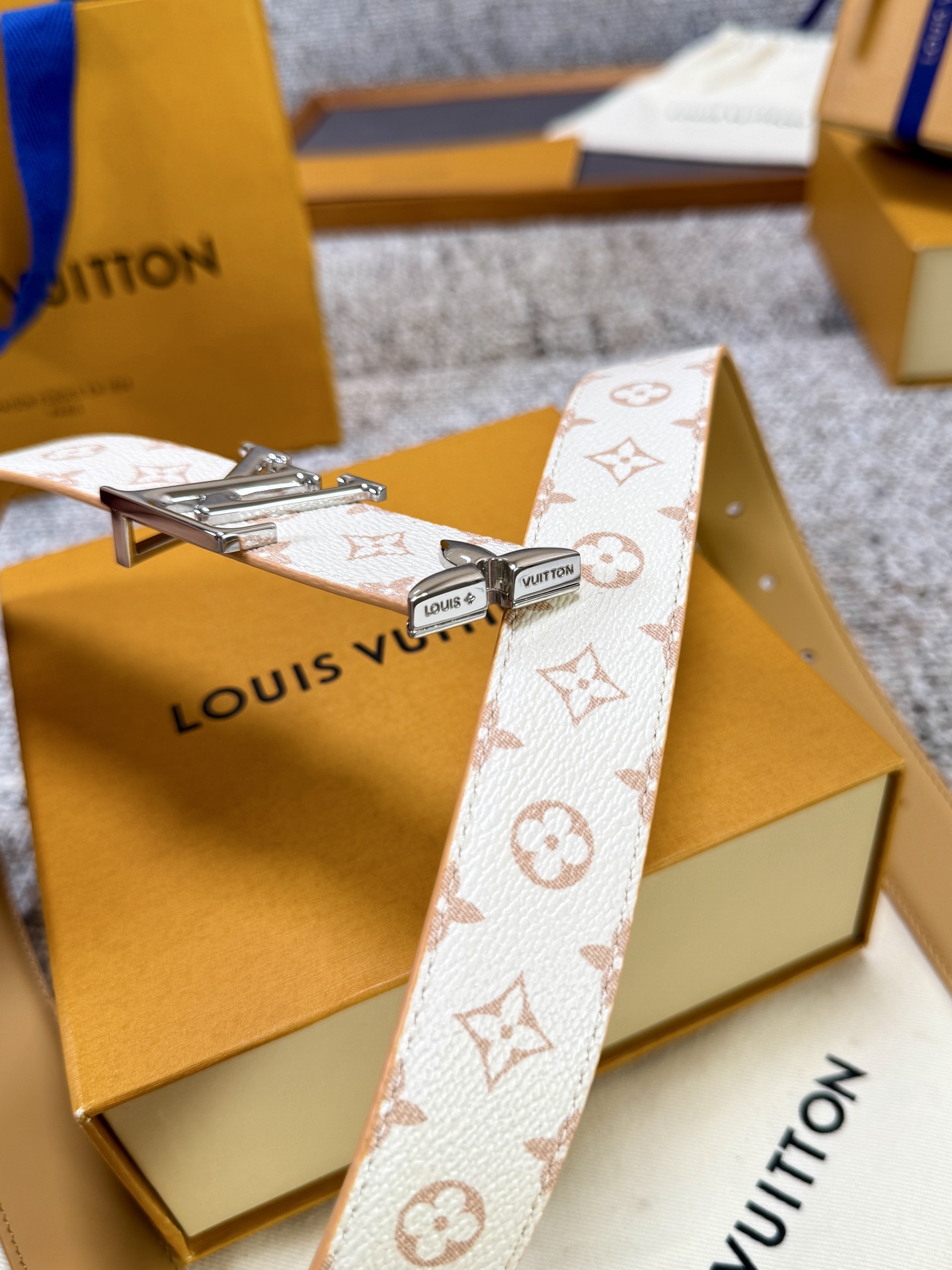 Louis Vuitton LV腰带 老花皮底两件套系列 原厂五金 精致手工绘边 柔软舒适 宽3.0