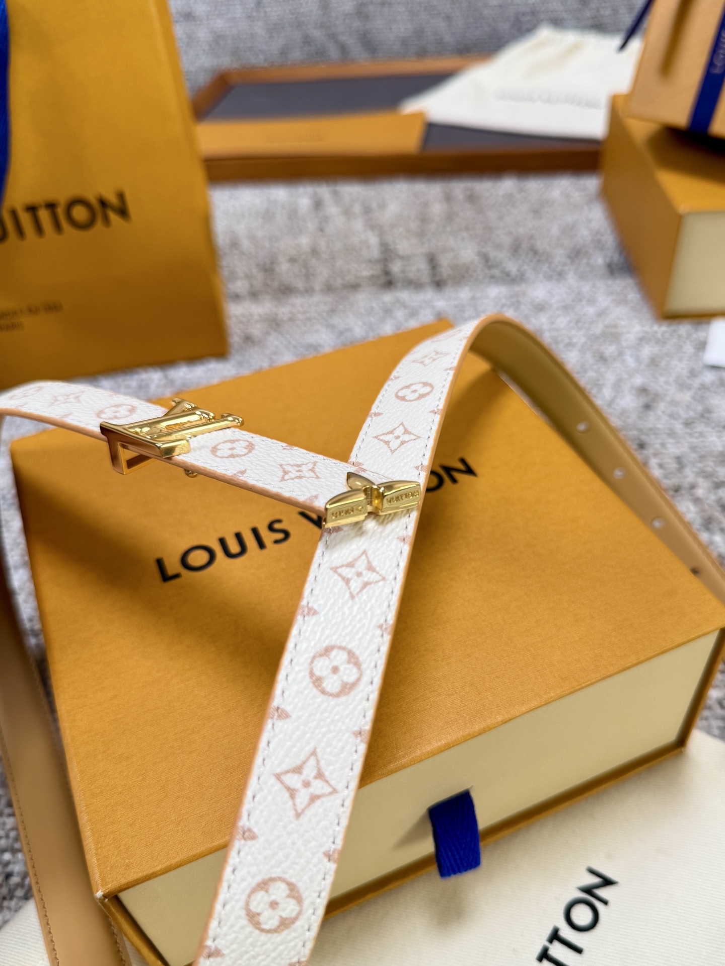 Louis Vuitton LV腰带 老花皮底两件套系列 原厂五金 精致手工绘边 柔软舒适 宽2.0