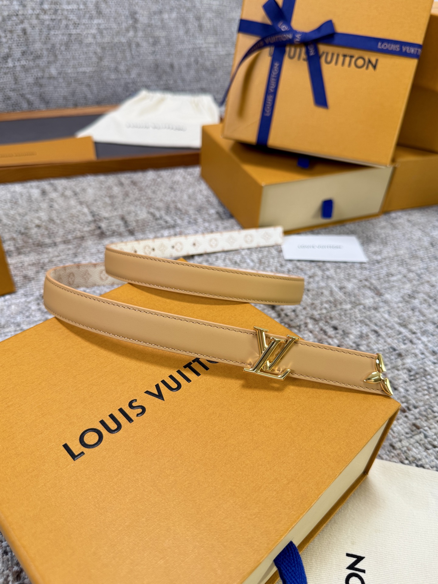 Louis Vuitton LV腰带 老花皮底两件套系列 原厂五金 精致手工绘边 柔软舒适 宽2.0