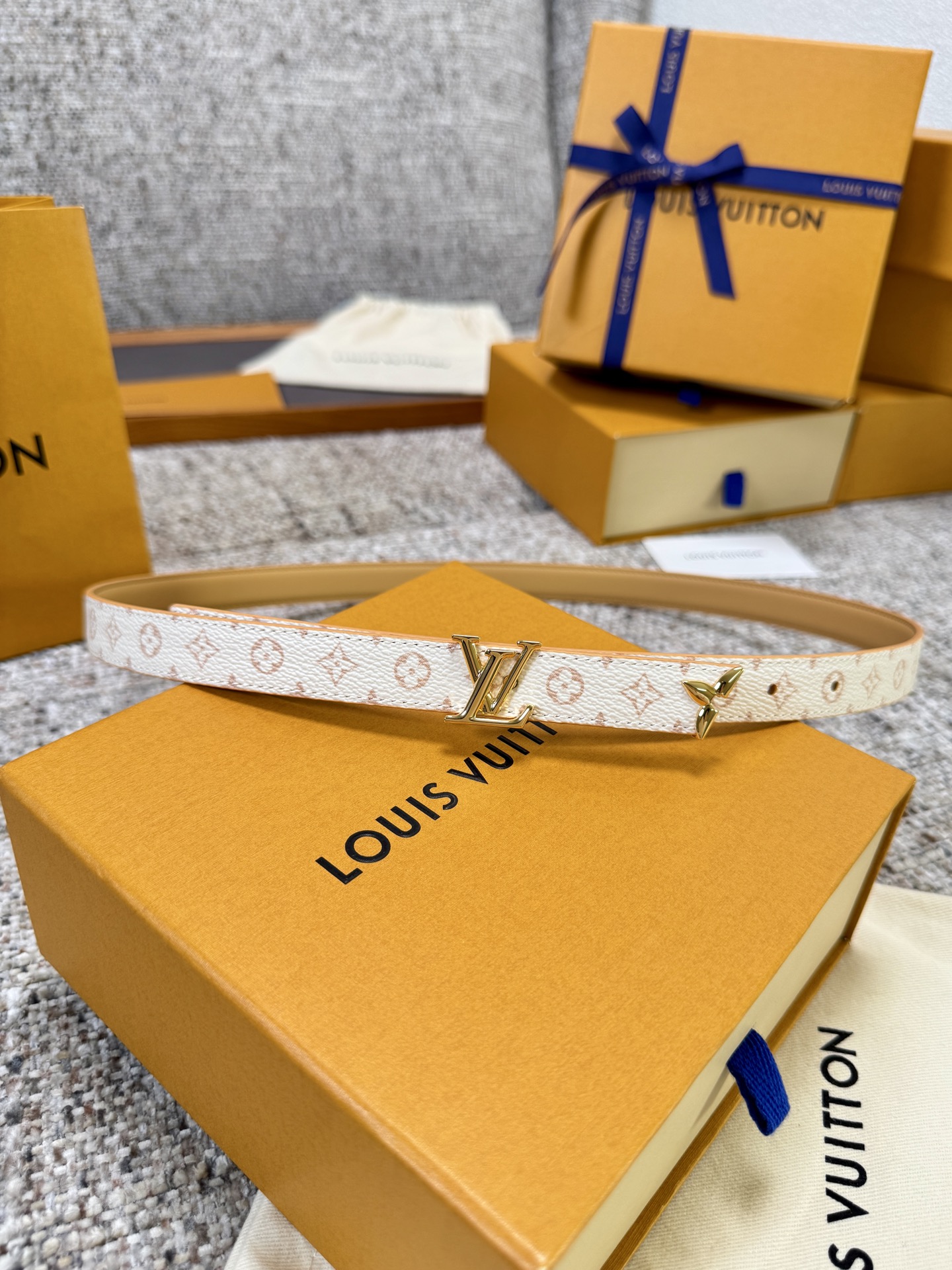 Louis Vuitton LV腰带 老花皮底两件套系列 原厂五金 精致手工绘边 柔软舒适 宽2.0