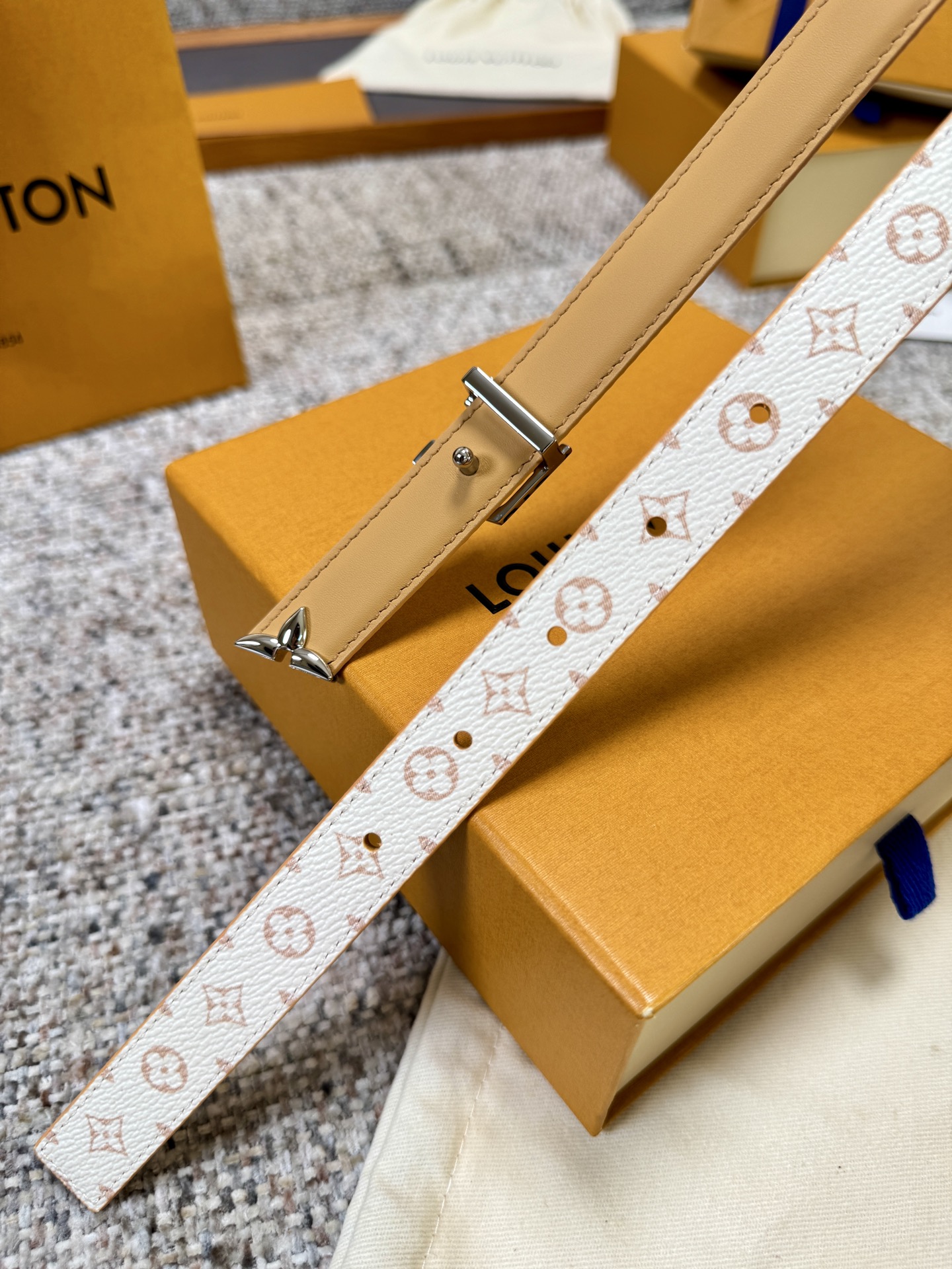 Louis Vuitton LV腰带 老花皮底两件套系列 原厂五金 精致手工绘边 柔软舒适 宽2.0