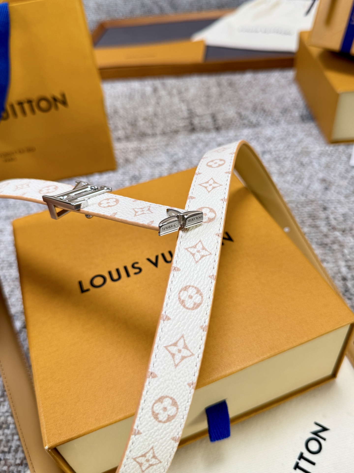 Louis Vuitton LV腰带 老花皮底两件套系列 原厂五金 精致手工绘边 柔软舒适 宽2.0