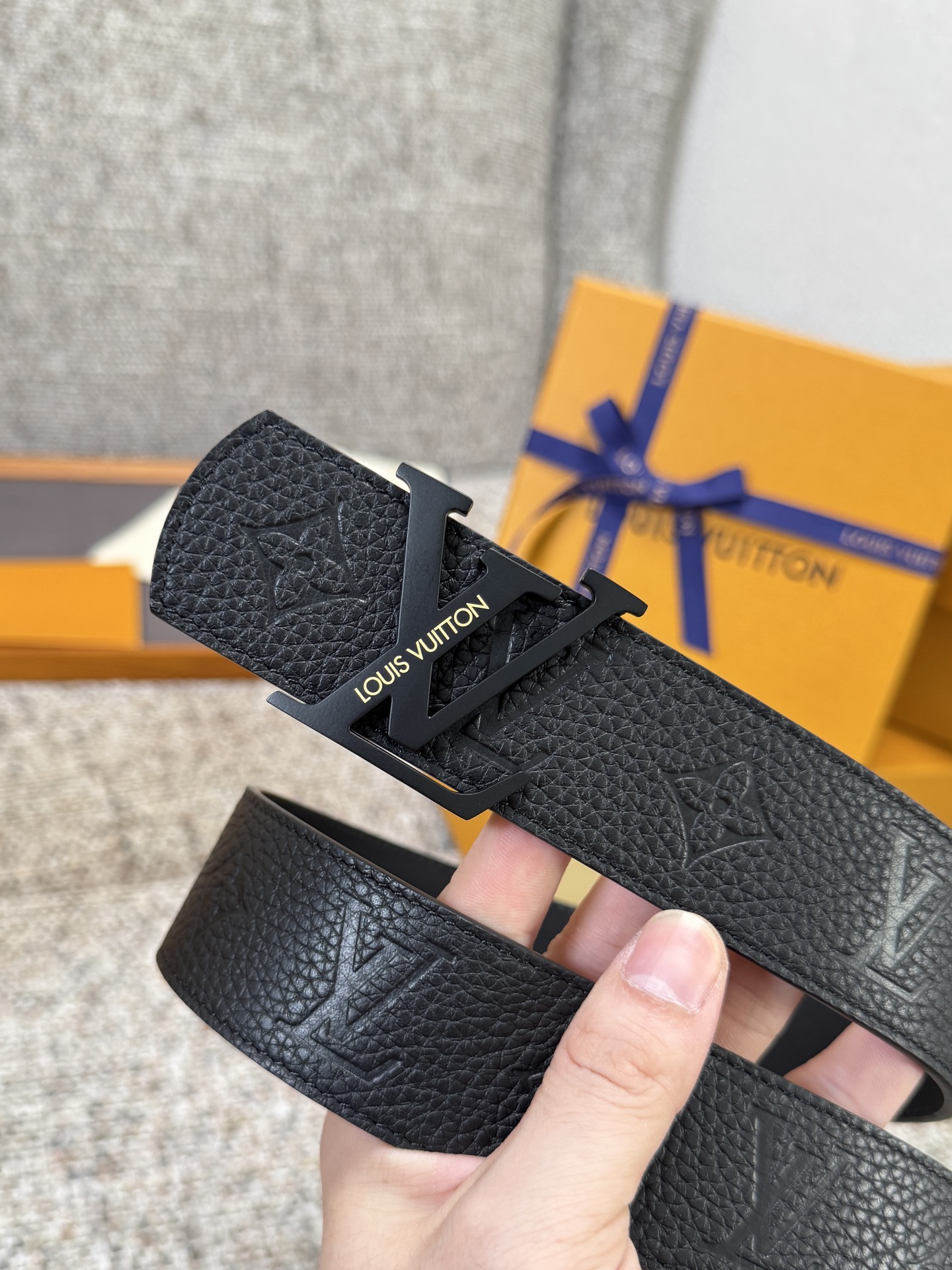Louis Vuitton LV腰带 荔枝纹压花系列 原厂五金 精致手工绘边 柔软舒适 宽4.0