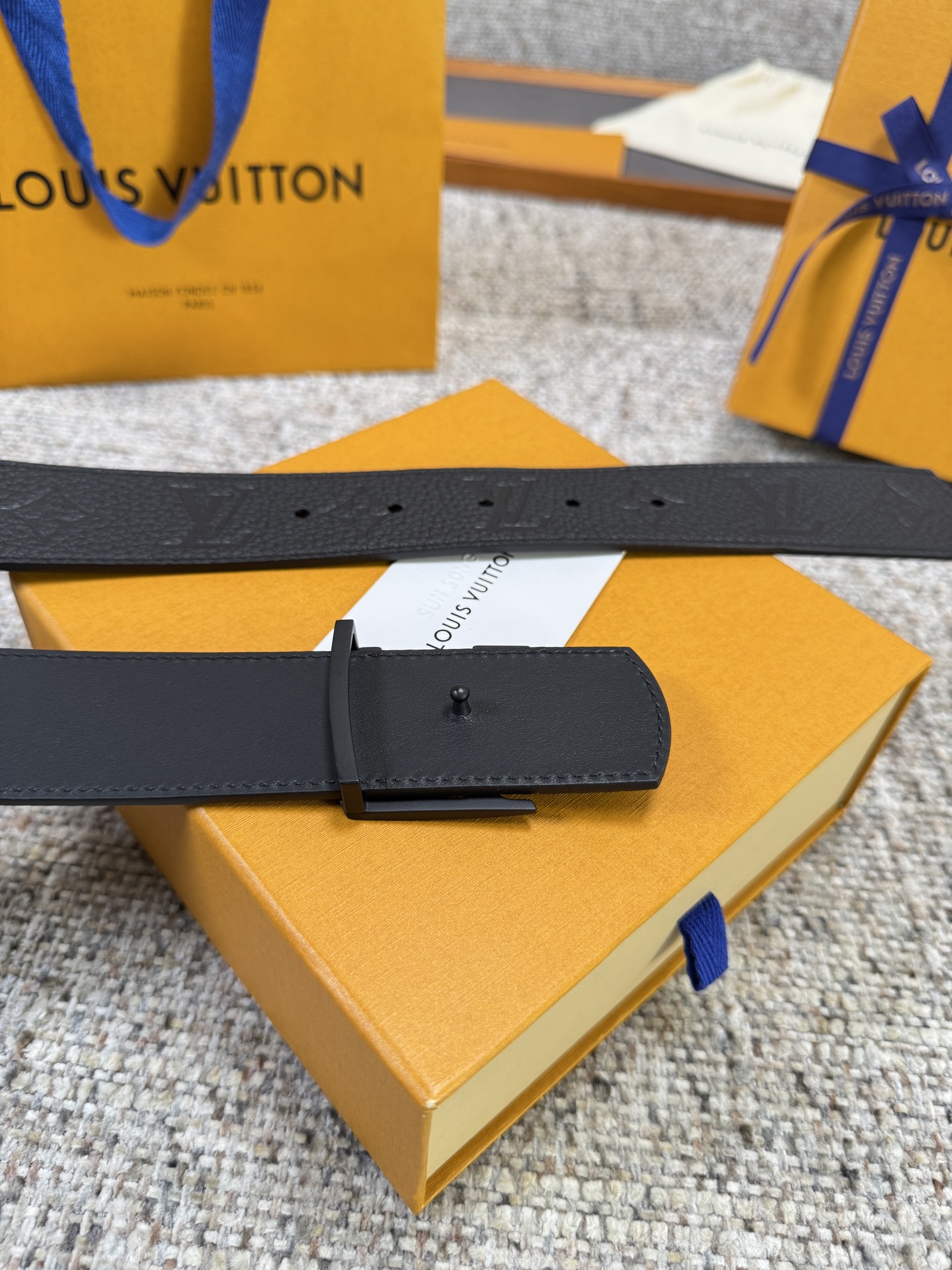 Louis Vuitton LV腰带 荔枝纹压花系列 原厂五金 精致手工绘边 柔软舒适 宽4.0