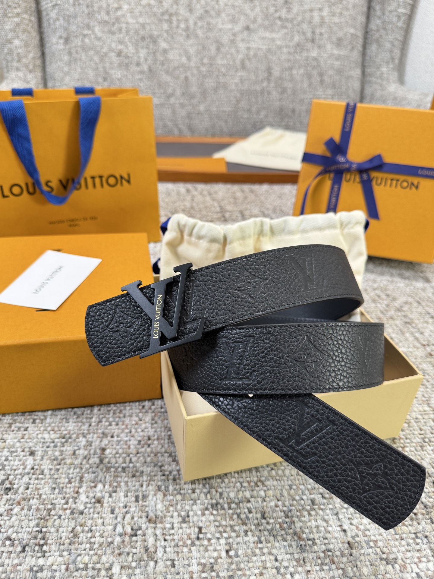 Louis Vuitton LV腰带 荔枝纹压花系列 原厂五金 精致手工绘边 柔软舒适 宽4.0