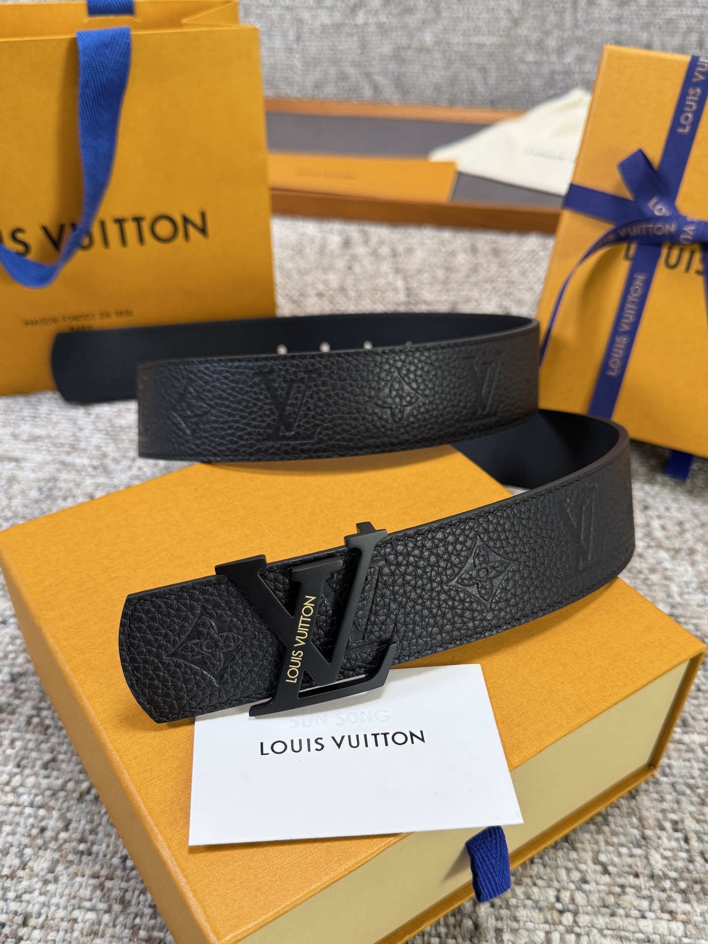 Louis Vuitton LV腰带 荔枝纹压花系列 原厂五金 精致手工绘边 柔软舒适 宽4.0