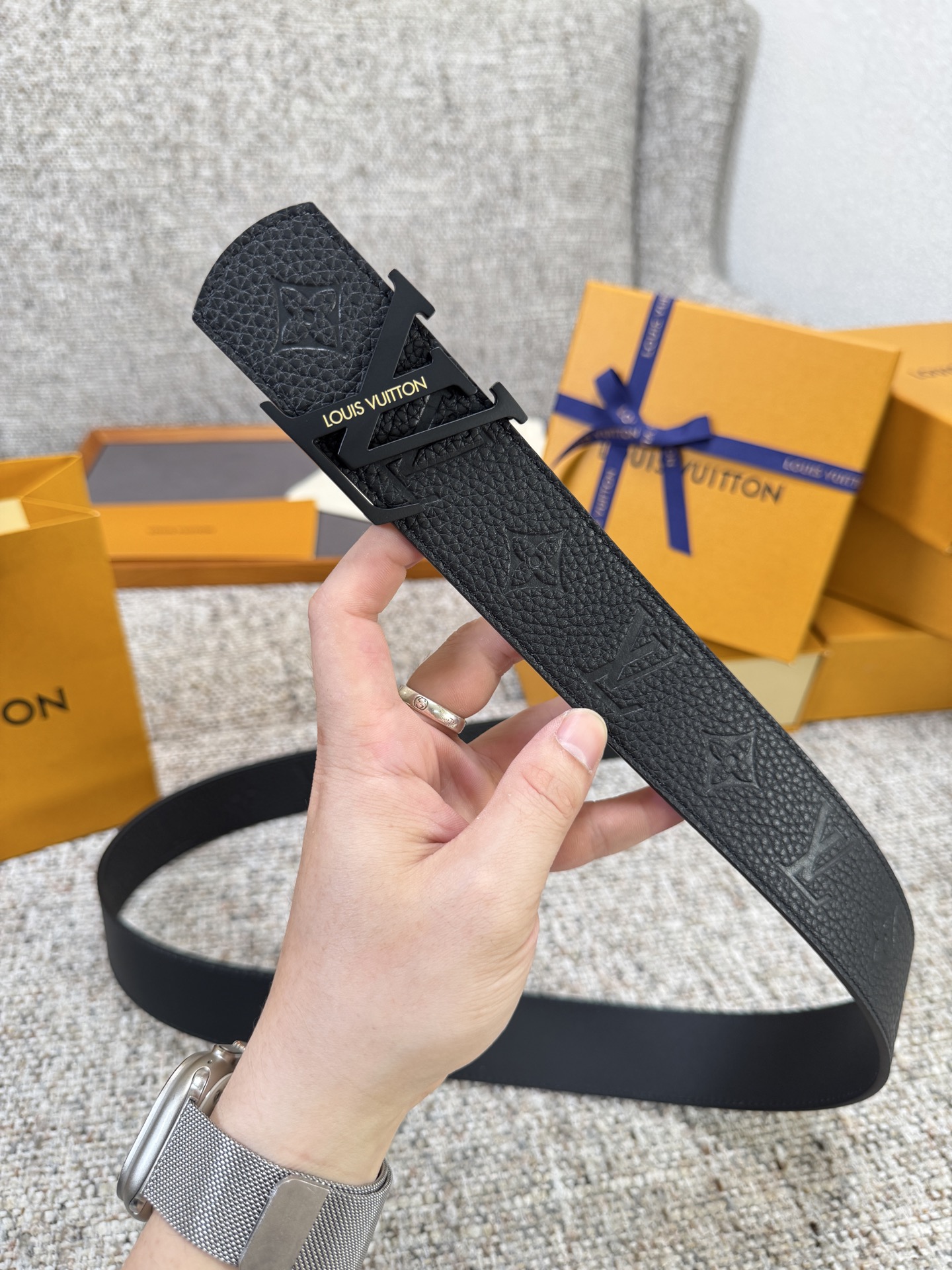 Louis Vuitton LV腰带 荔枝纹压花系列 原厂五金 精致手工绘边 柔软舒适 宽4.0