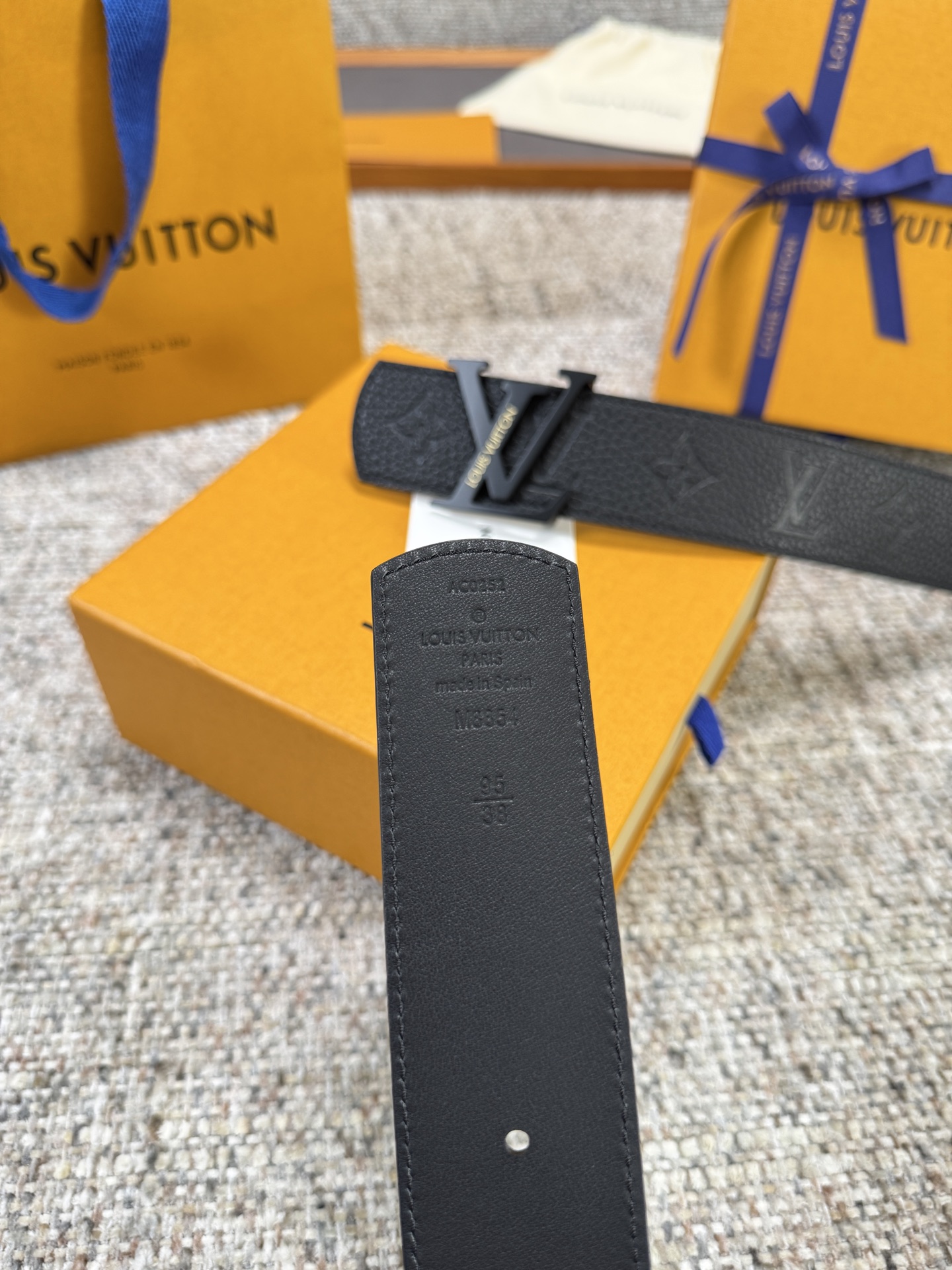 Louis Vuitton LV腰带 荔枝纹压花系列 原厂五金 精致手工绘边 柔软舒适 宽4.0