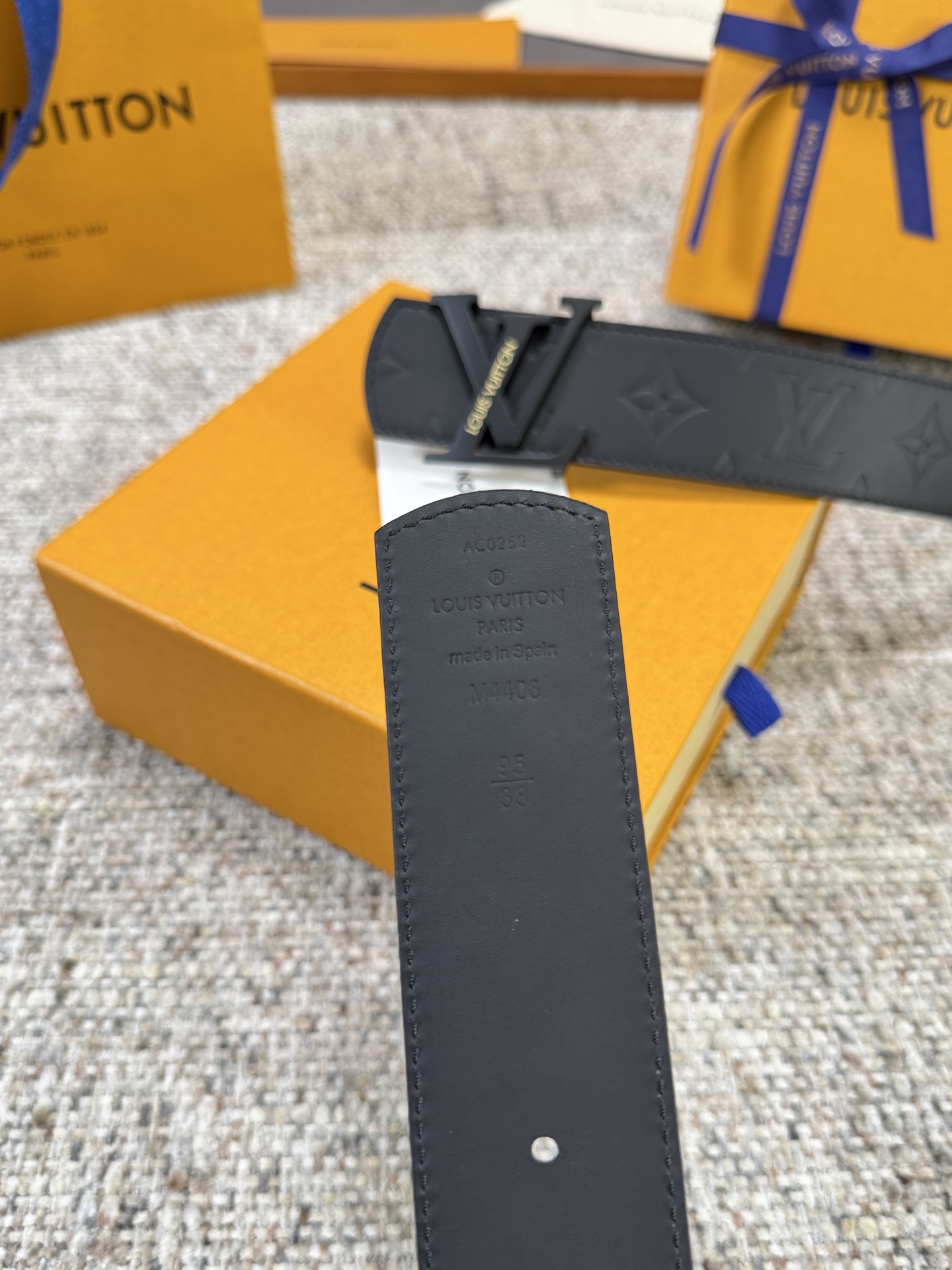 Louis Vuitton LV腰带 平纹压花系列 原厂五金 精致手工绘边 柔软舒适 宽4.0