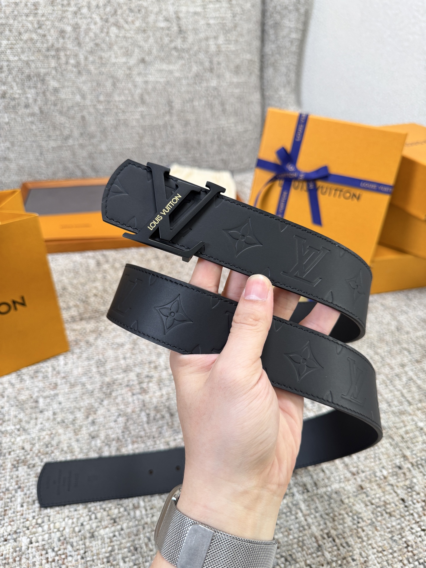 Louis Vuitton LV腰带 平纹压花系列 原厂五金 精致手工绘边 柔软舒适 宽4.0