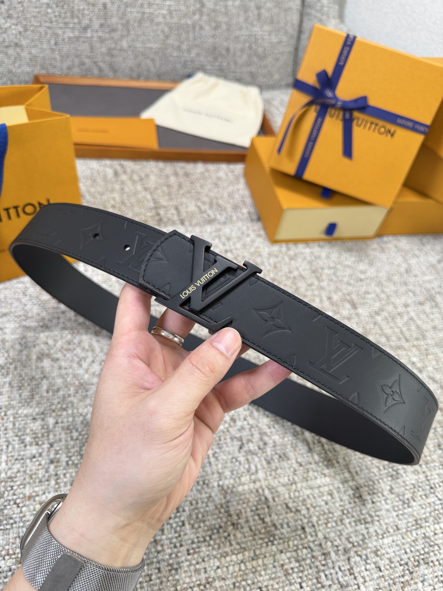 Louis Vuitton LV腰带 平纹压花系列 原厂五金 精致手工绘边 柔软舒适 宽4.0