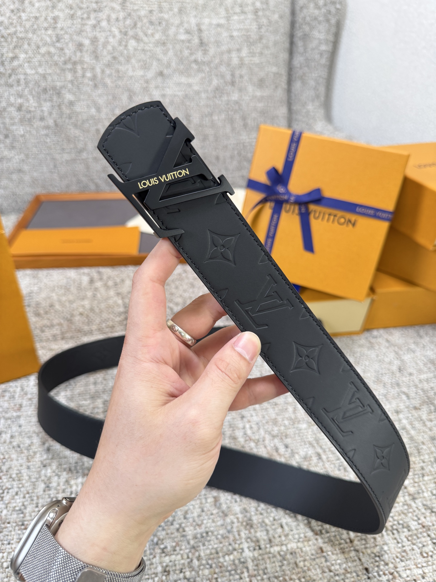 Louis Vuitton LV腰带 平纹压花系列 原厂五金 精致手工绘边 柔软舒适 宽4.0