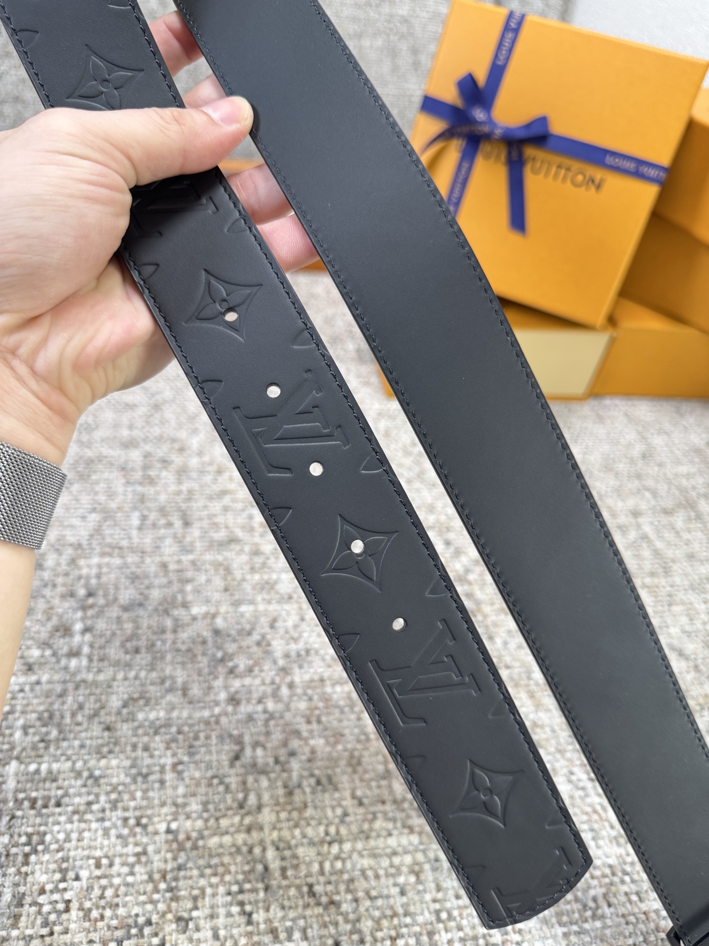 Louis Vuitton LV腰带 平纹压花系列 原厂五金 精致手工绘边 柔软舒适 宽4.0