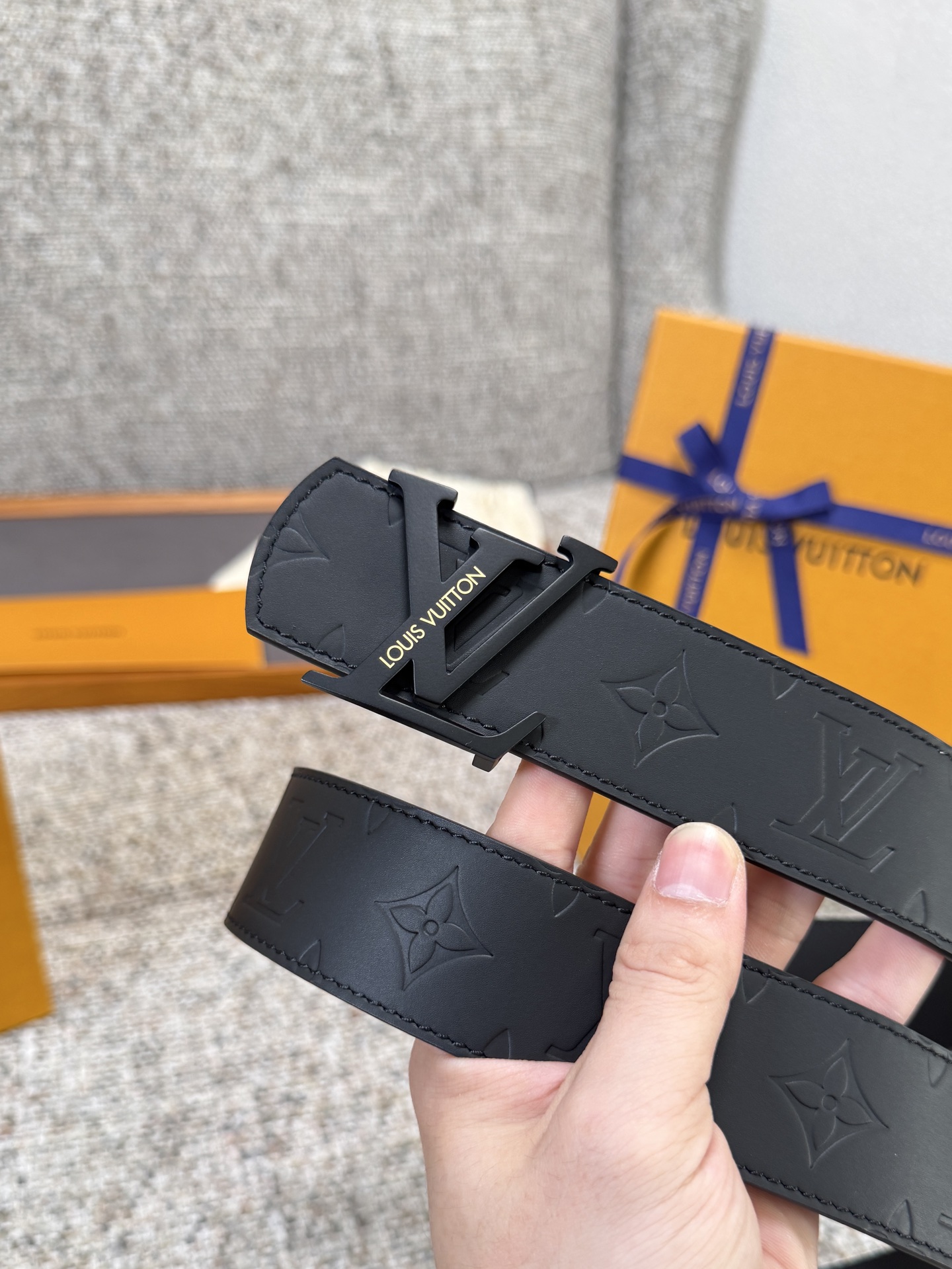 Louis Vuitton LV腰带 平纹压花系列 原厂五金 精致手工绘边 柔软舒适 宽4.0