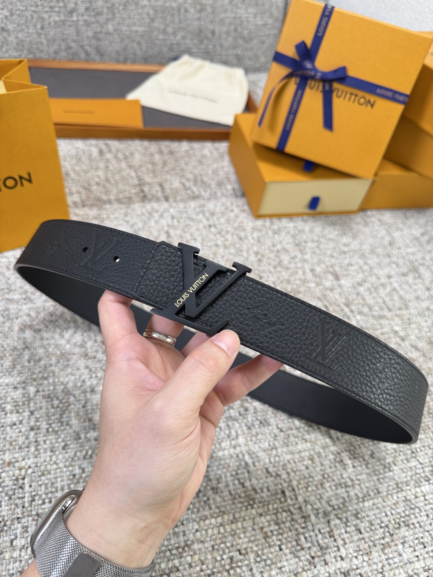 Louis Vuitton LV腰带 荔枝纹压花系列 原厂五金 精致手工绘边 柔软舒适 宽4.0