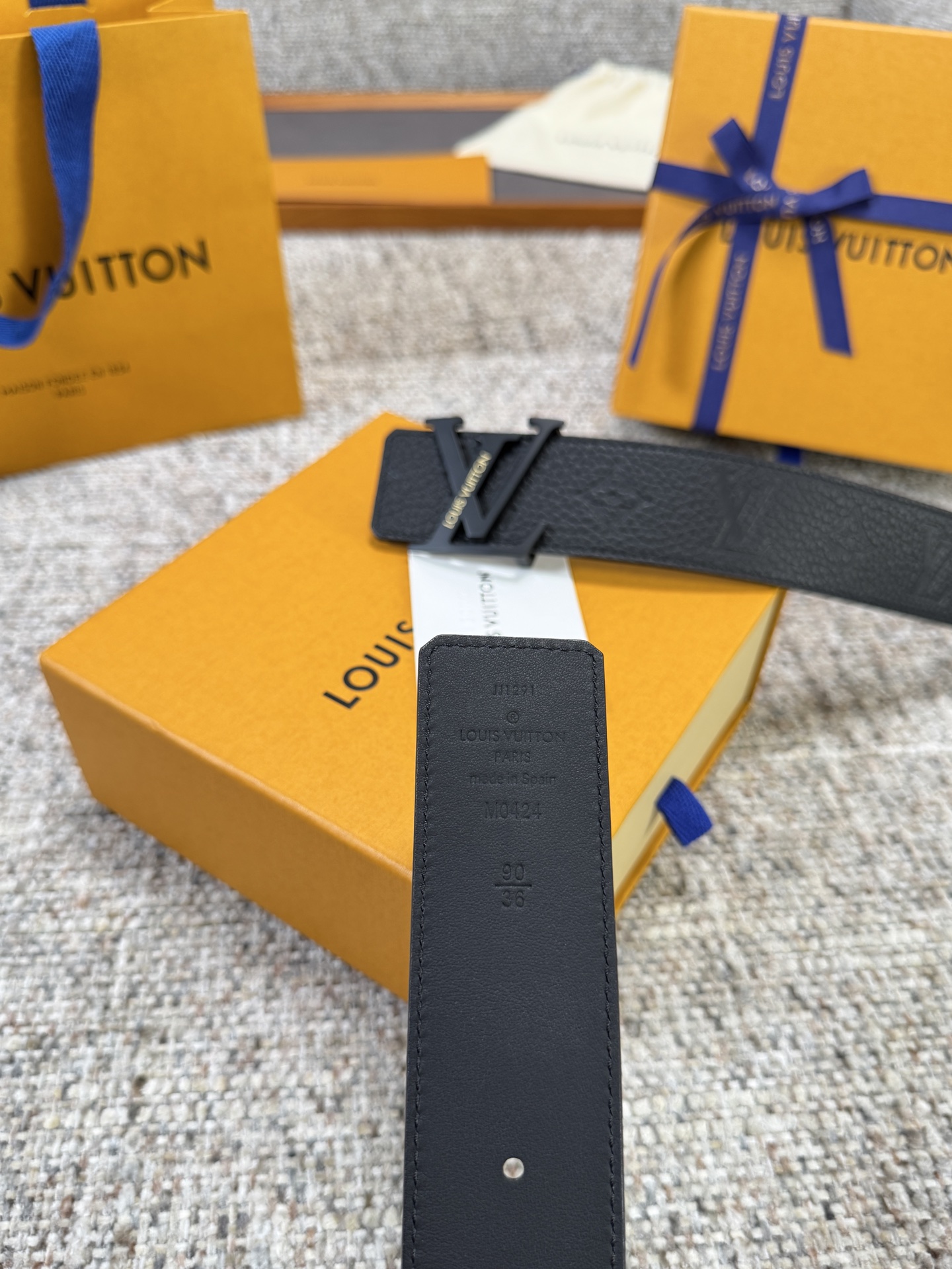 Louis Vuitton LV腰带 荔枝纹压花系列 原厂五金 精致手工绘边 柔软舒适 宽4.0