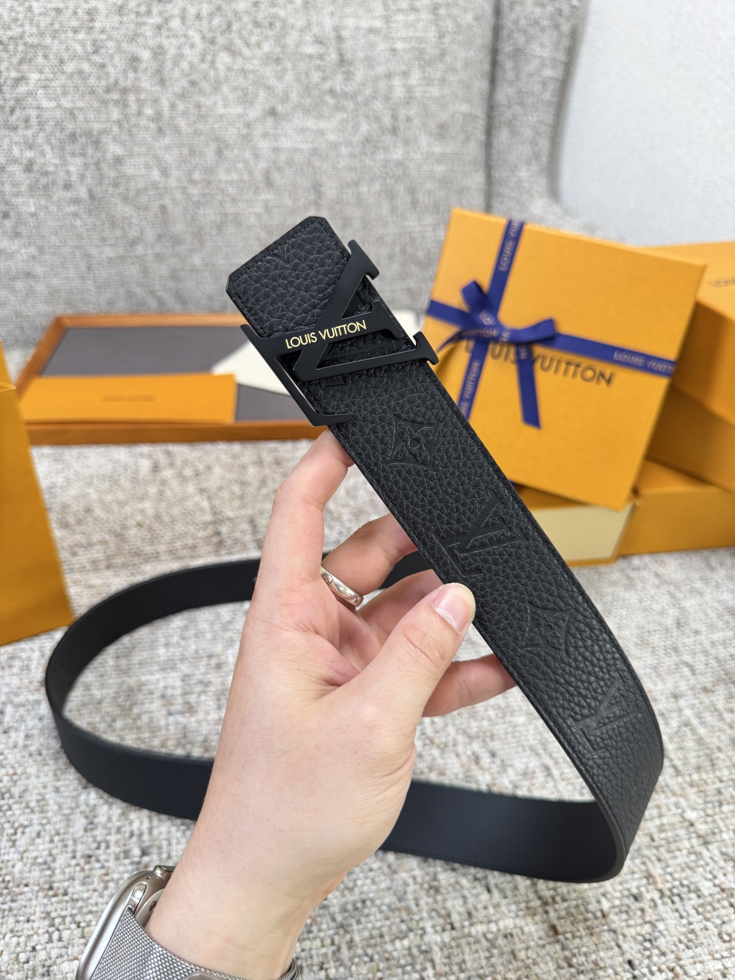 Louis Vuitton LV腰带 荔枝纹压花系列 原厂五金 精致手工绘边 柔软舒适 宽4.0