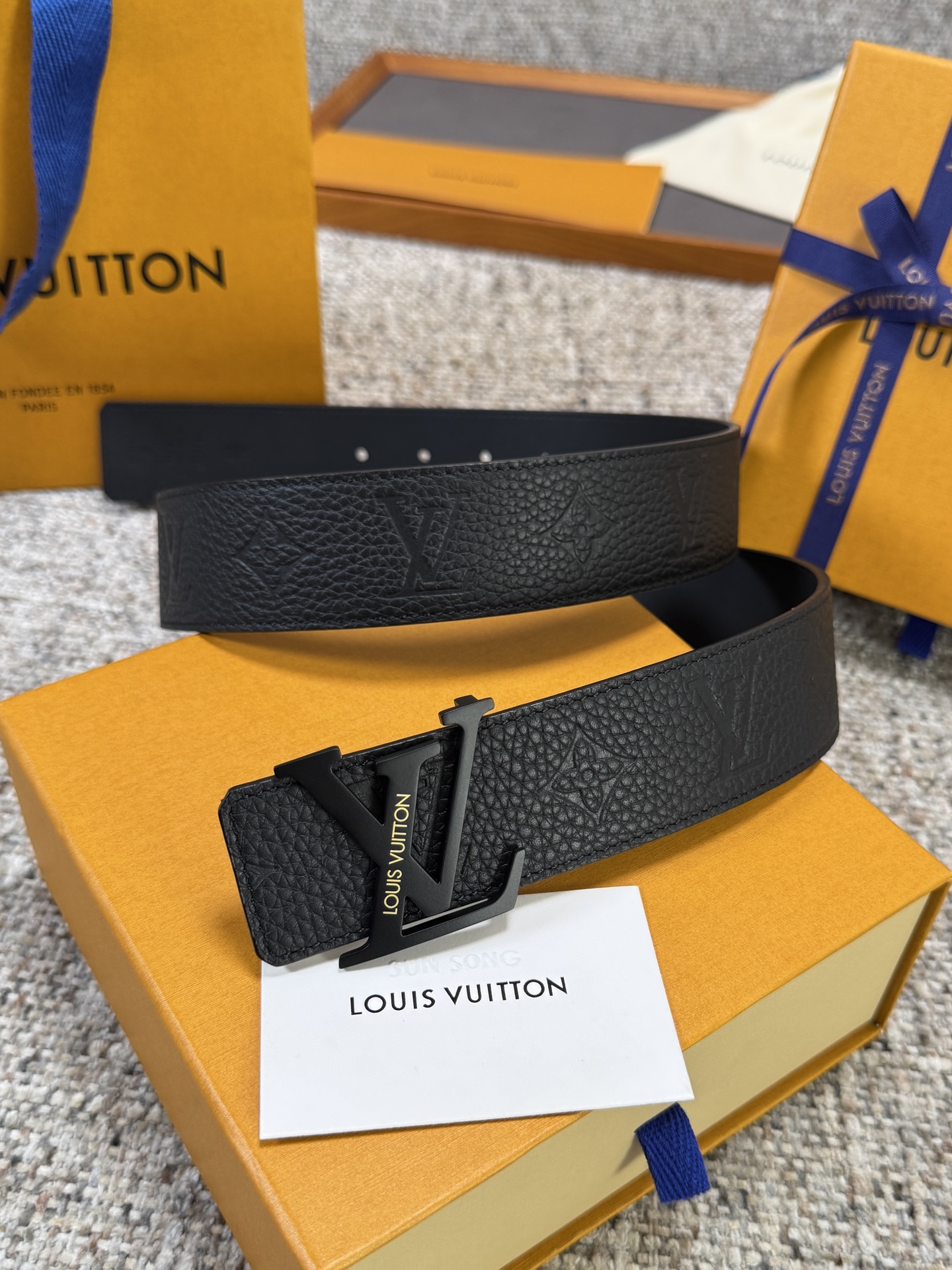 Louis Vuitton LV腰带 荔枝纹压花系列 原厂五金 精致手工绘边 柔软舒适 宽4.0