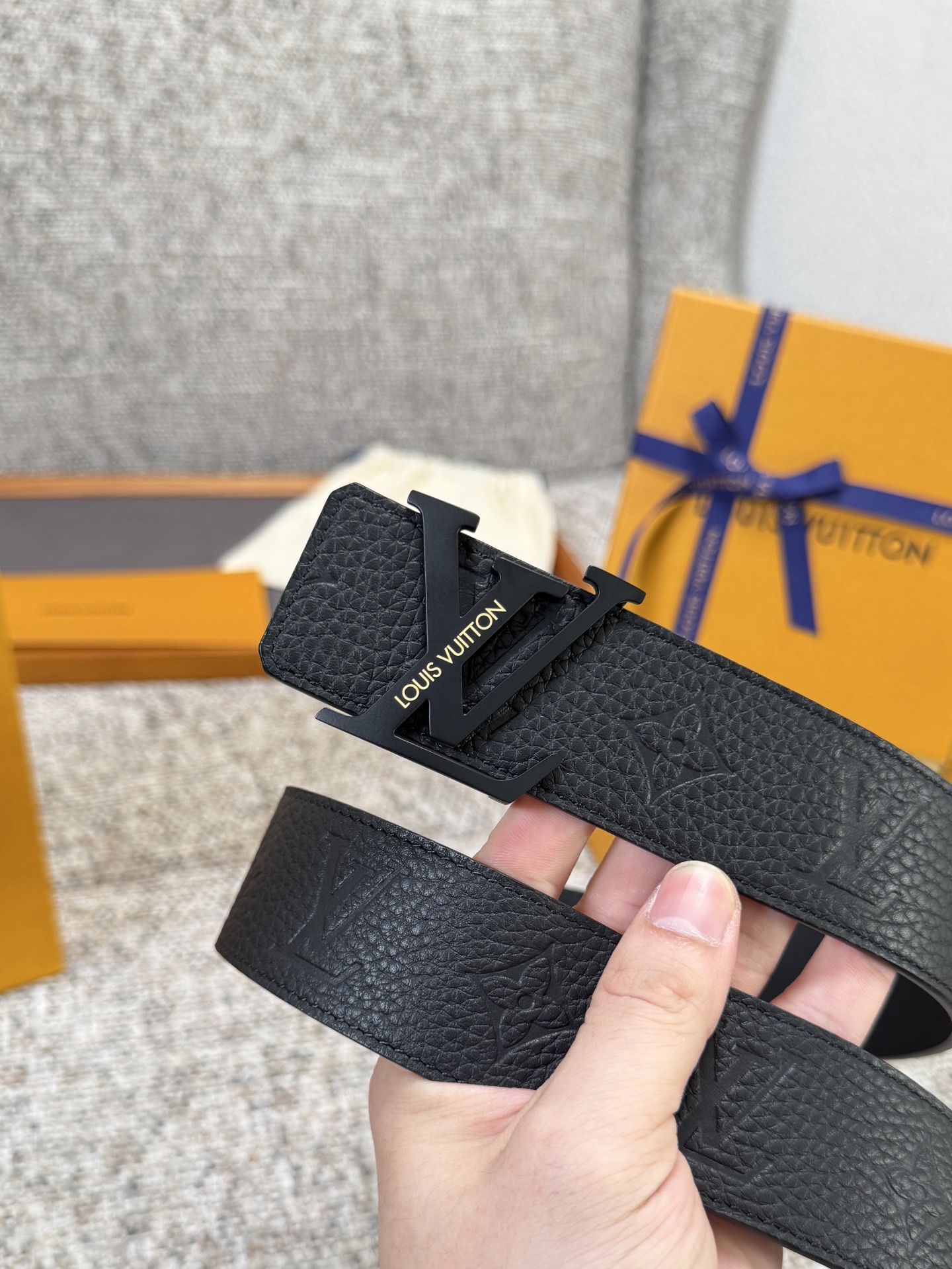 Louis Vuitton LV腰带 荔枝纹压花系列 原厂五金 精致手工绘边 柔软舒适 宽4.0