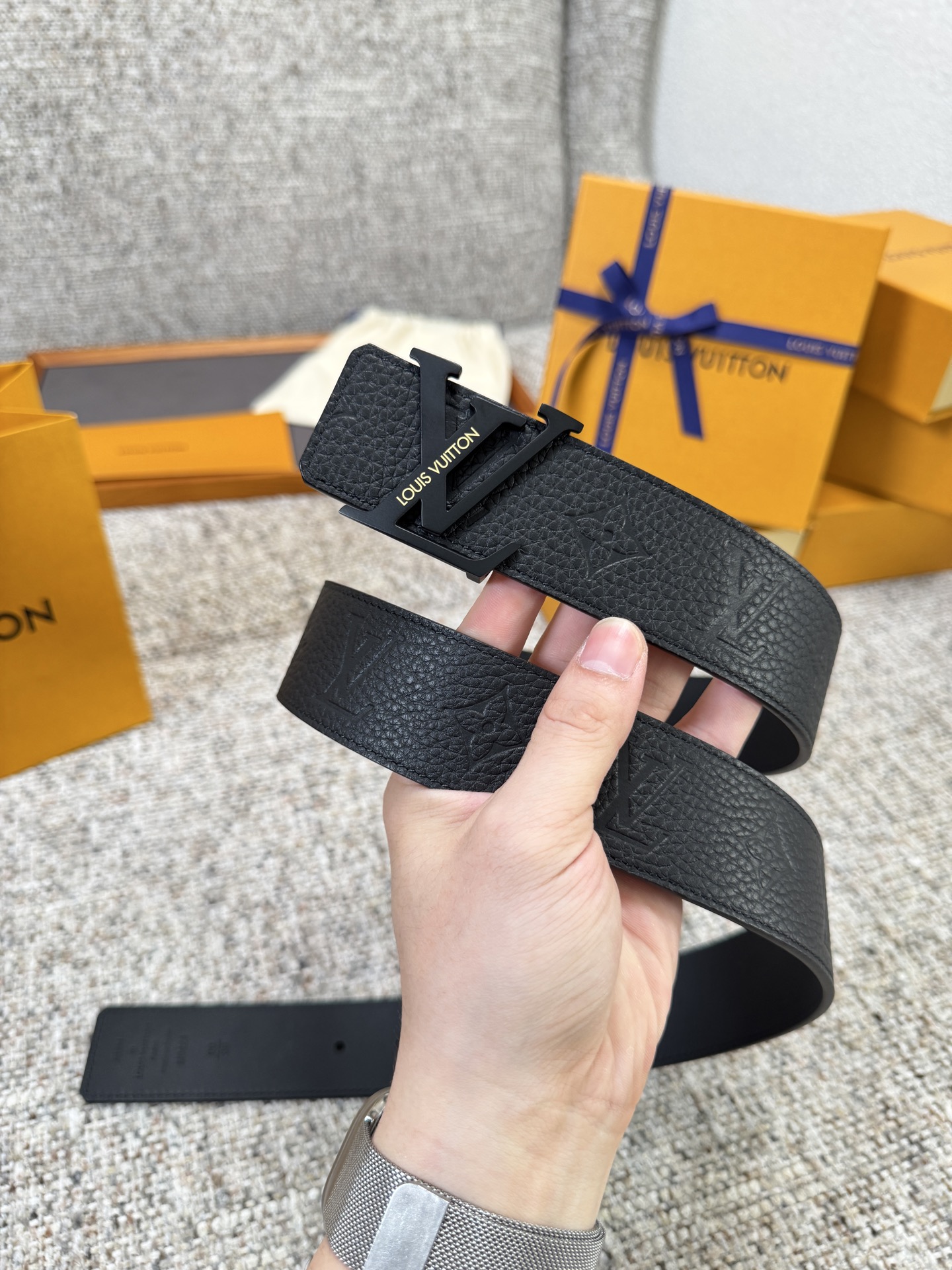 Louis Vuitton LV腰带 荔枝纹压花系列 原厂五金 精致手工绘边 柔软舒适 宽4.0