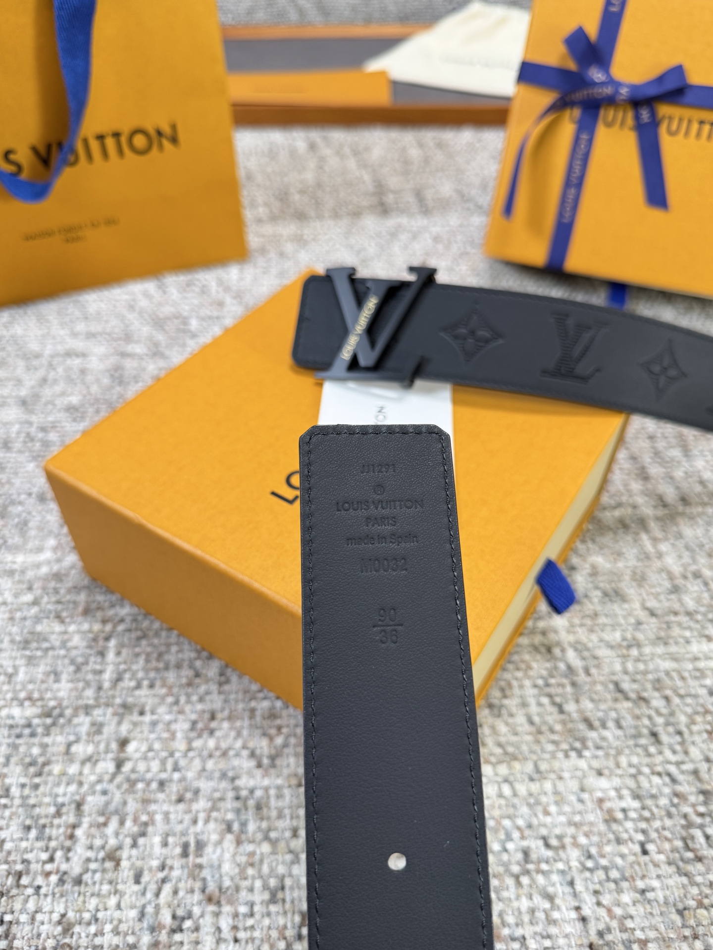 Louis Vuitton LV腰带 平纹压花系列 原厂五金 精致手工绘边 柔软舒适 宽4.0