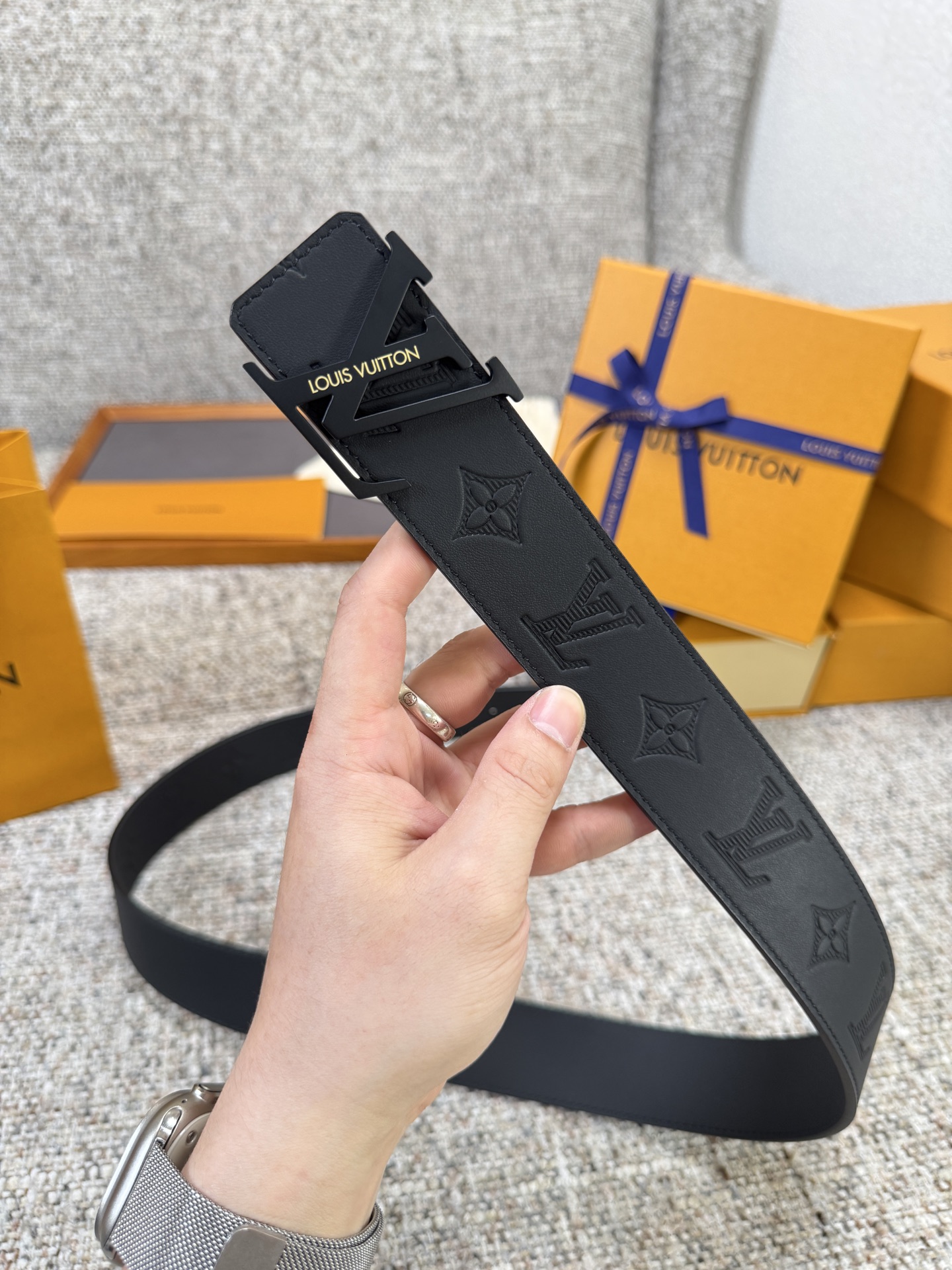 Louis Vuitton LV腰带 平纹压花系列 原厂五金 精致手工绘边 柔软舒适 宽4.0