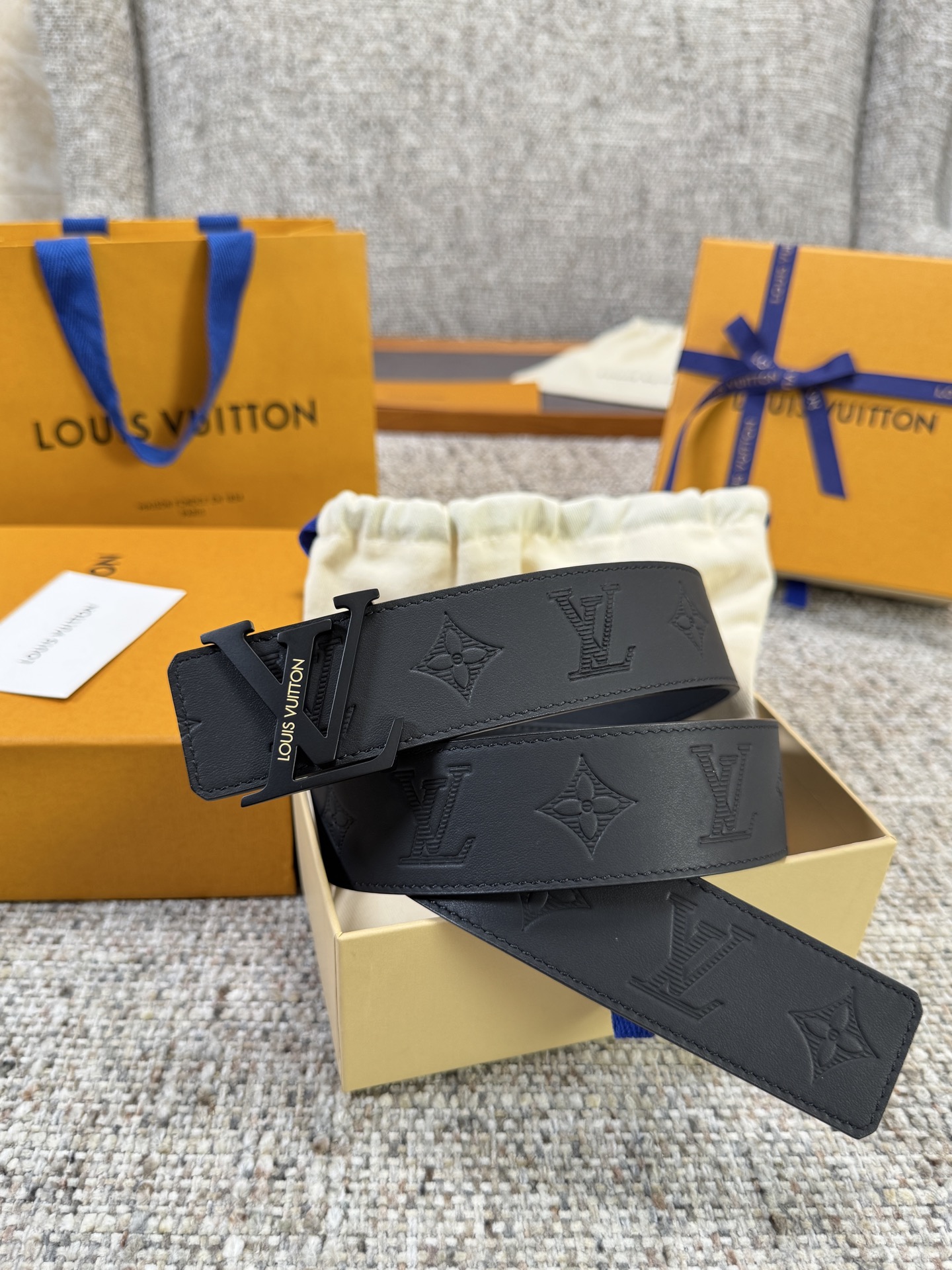 Louis Vuitton LV腰带 平纹压花系列 原厂五金 精致手工绘边 柔软舒适 宽4.0